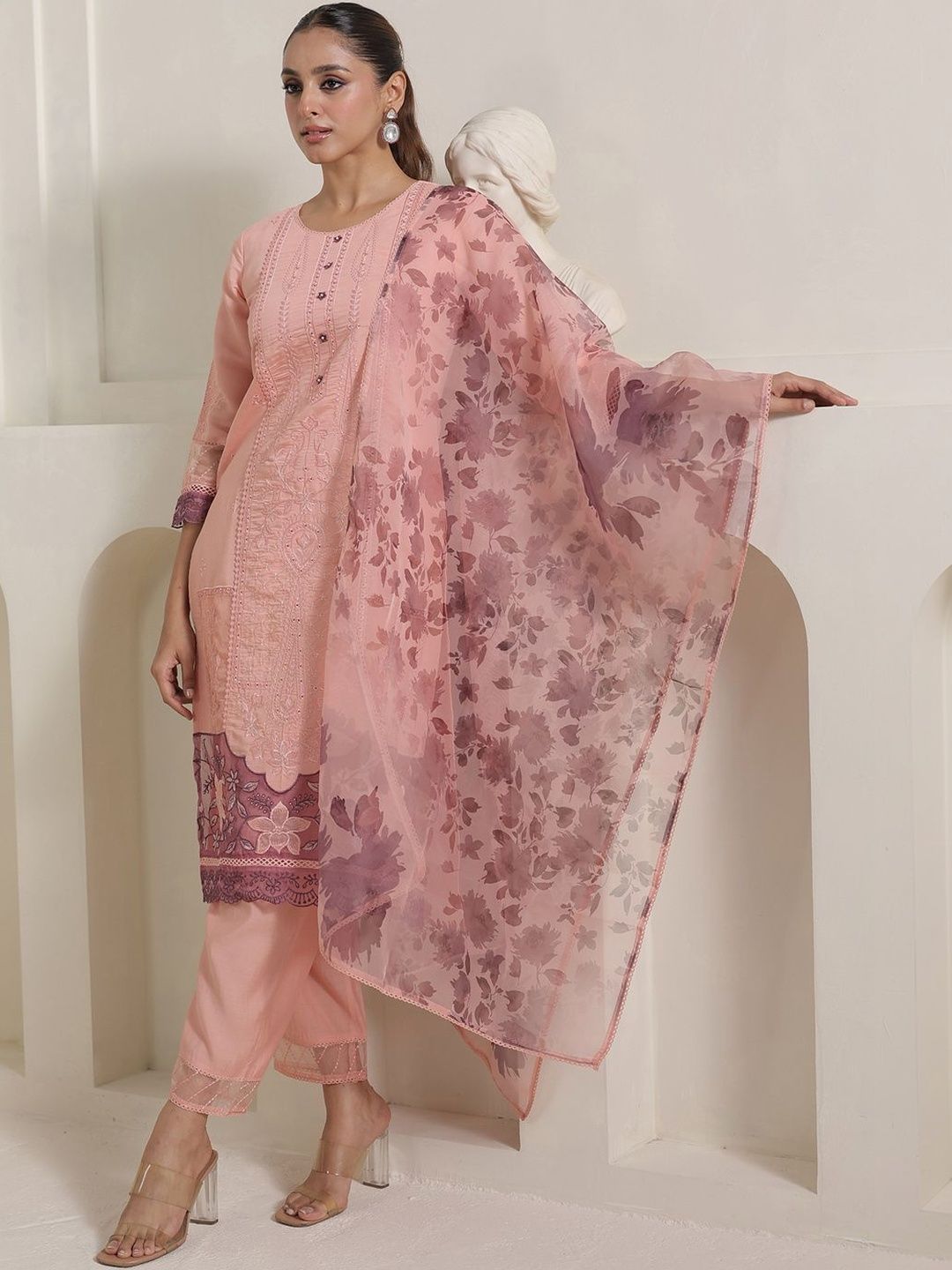 Women Floral Embroidered Regular Thread Work Kurta with Trousers & With Dupatta