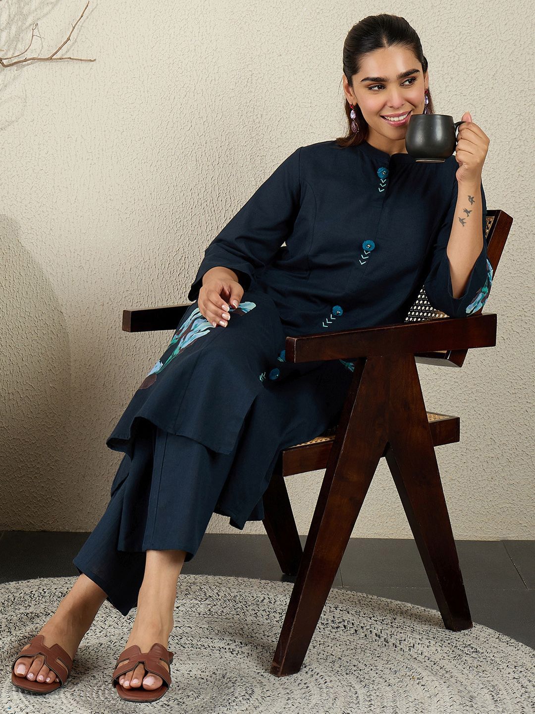 Women Floral Printed Mandarin Collar Pure Cotton Kurta with Trousers