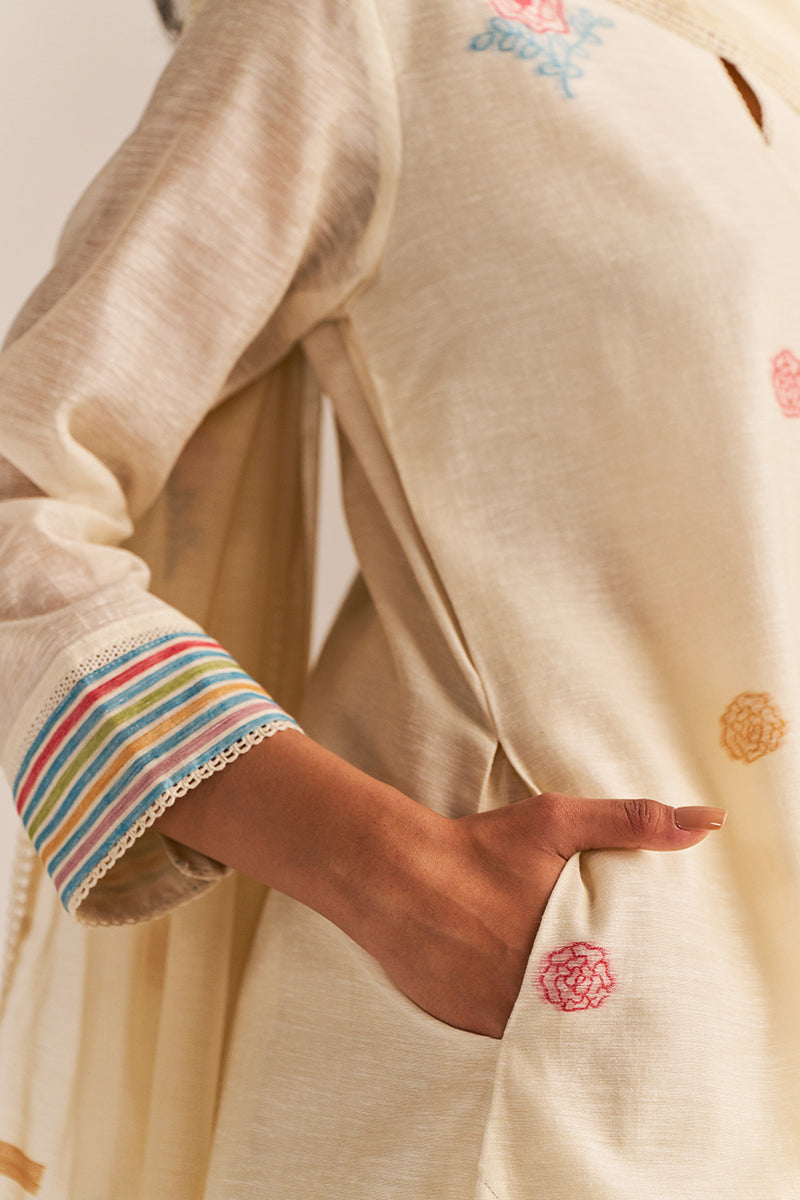 Dhiyona GF Women's Pristine White Woven Kurta Set