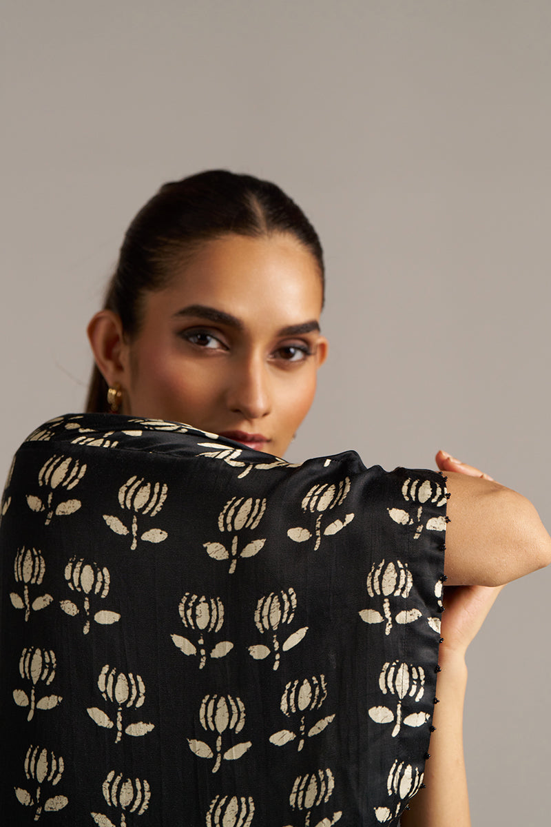Dhiyona GF Women's Black Lotus Print Gaji Silk Festive Kaftaan Set ( Co-ord Set )