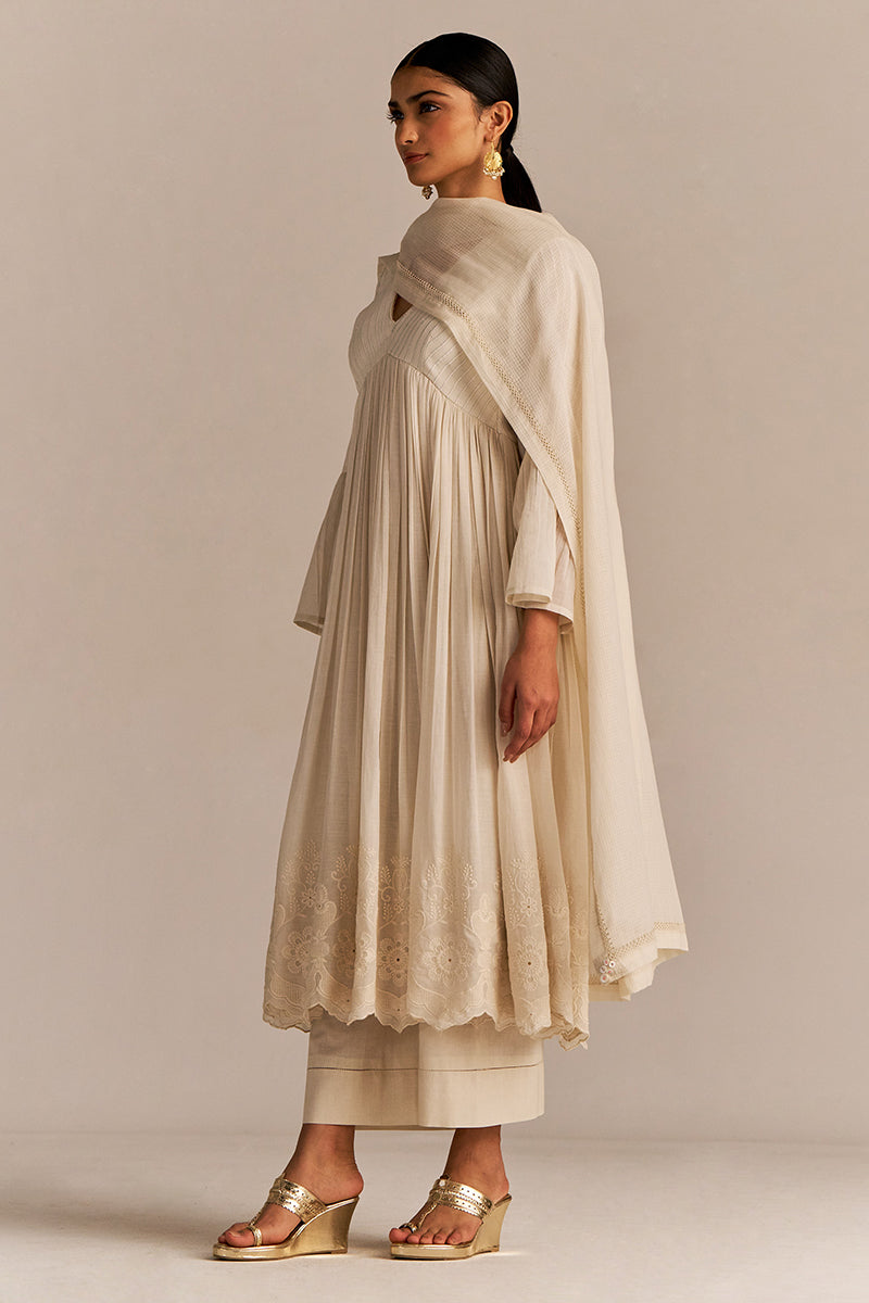 Dhiyona GF Women's Off-White Mul-Mul Anarkali Kurta Set