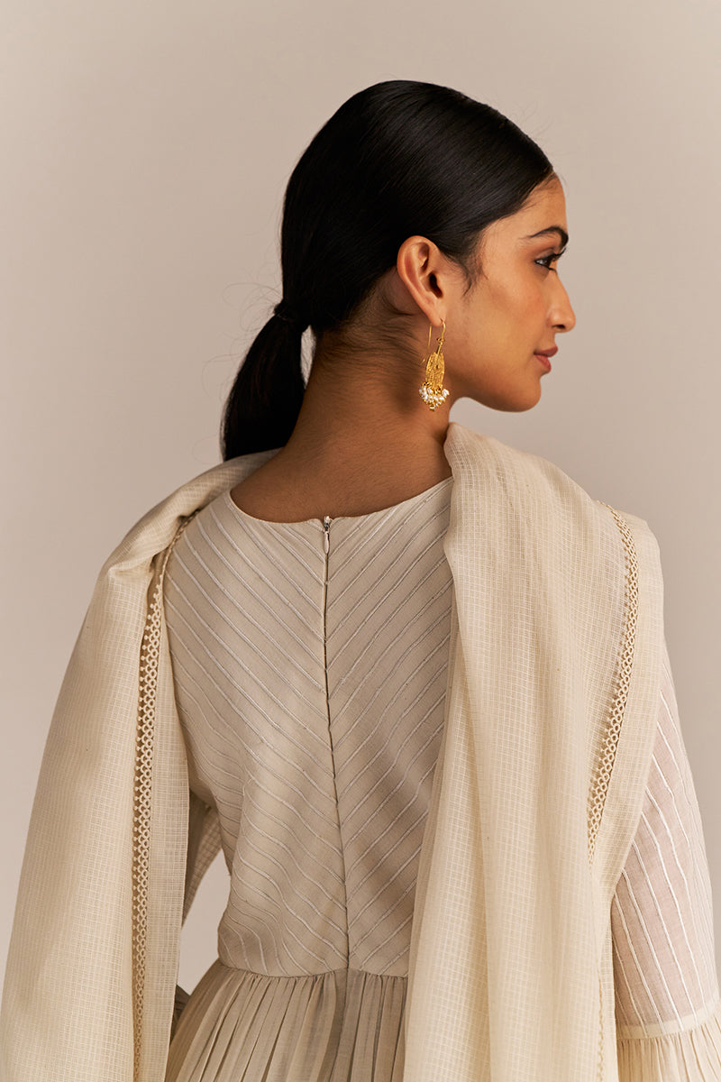 Dhiyona GF Women's Off-White Mul-Mul Anarkali Kurta Set