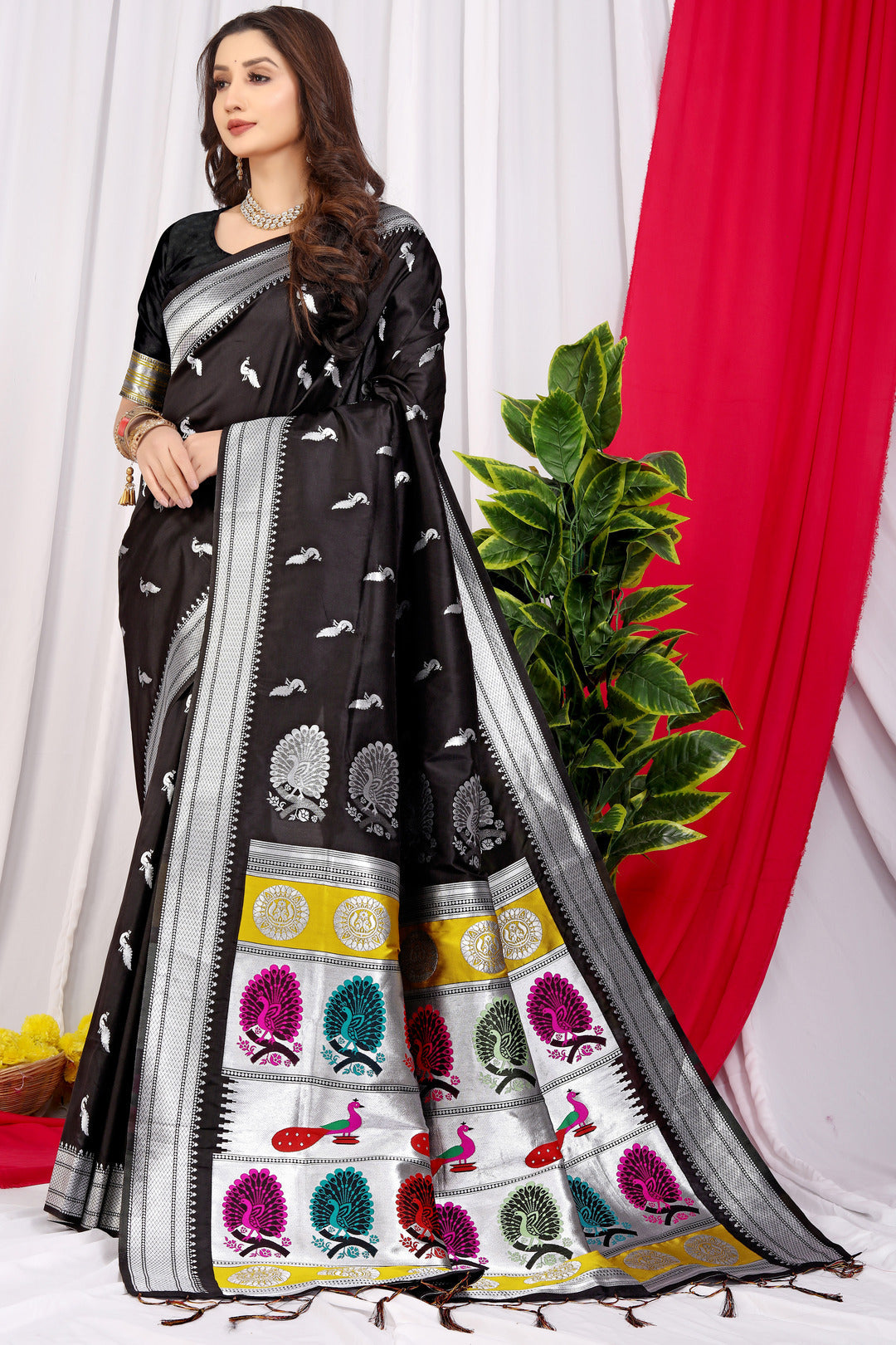 Dhiyona GR Women's Chandramukhi Black Zari Paithani Silk Saree