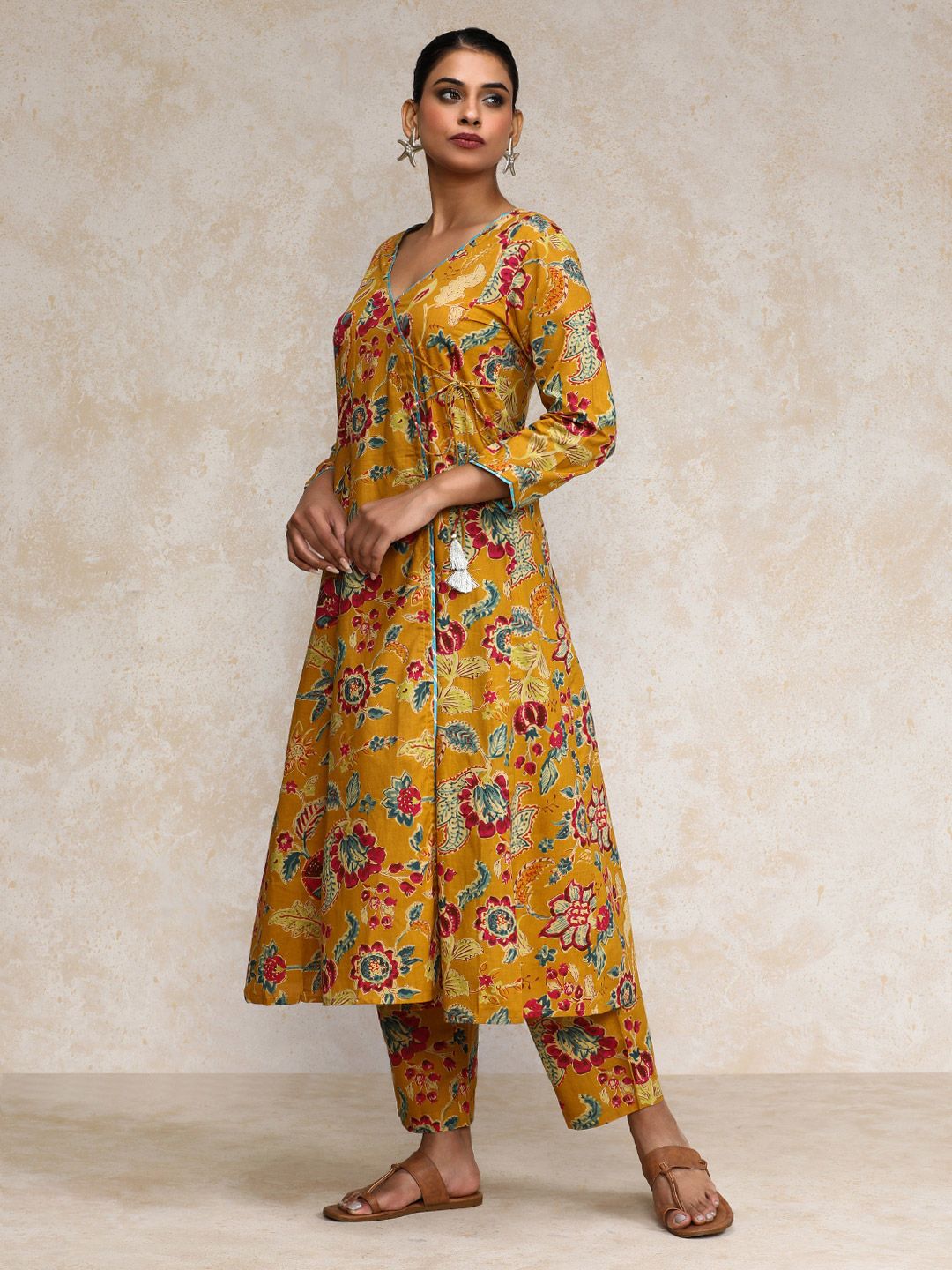 Dhiyona VA Women'sFloral Printed V-Neck Angrakha Kurta With Trousers