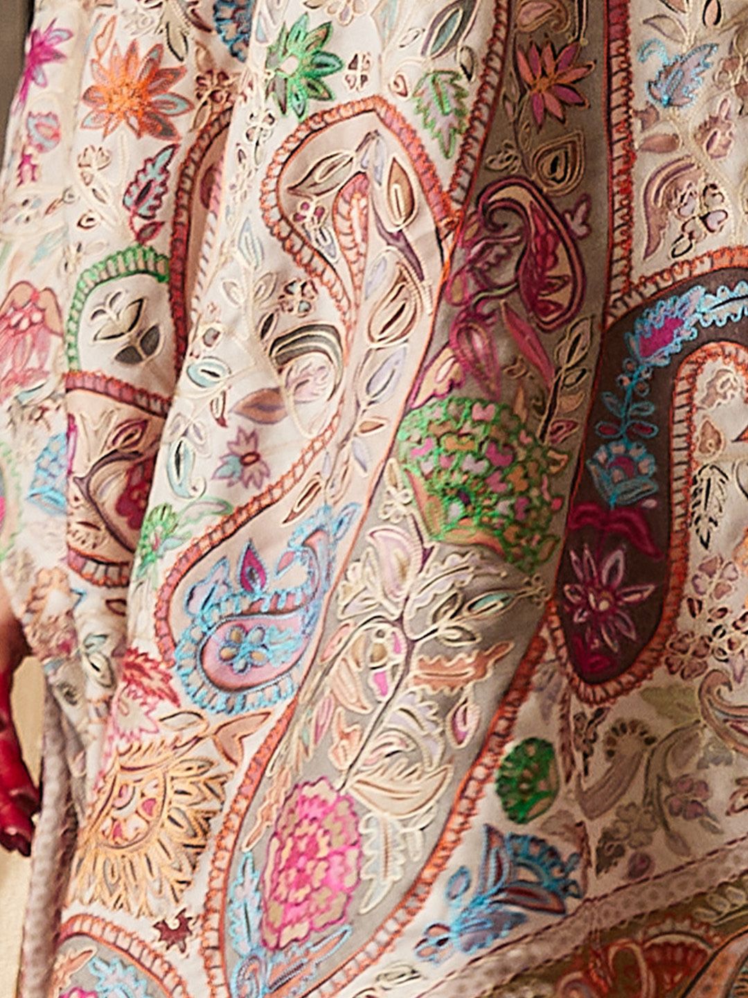 Dhiyona PA Women Floral Embroidered Shawl