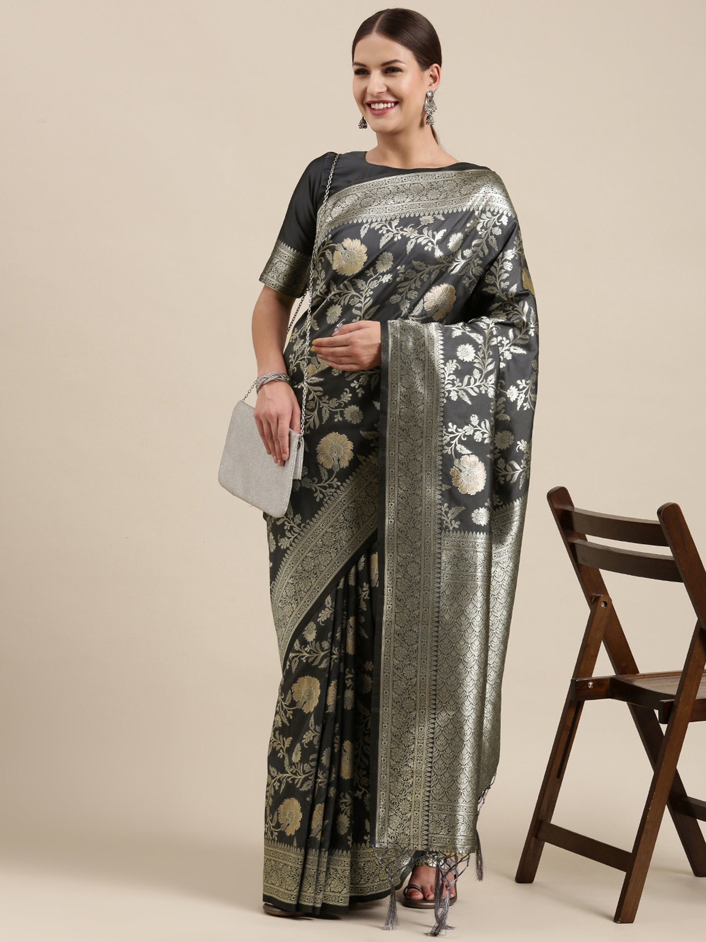Women's Kanjeevaram Silk Grey Woven Design Designer Saree With Blouse Piece