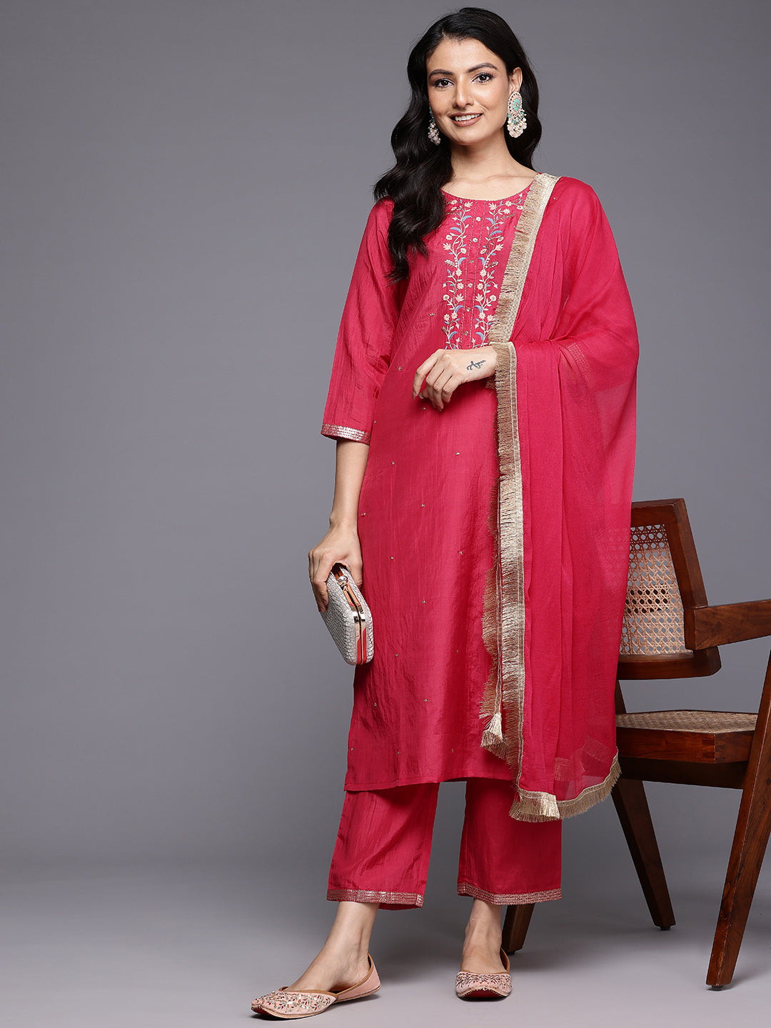 Dhiyona VR Women's Fuchsia Thread And Zari Embroidered Sequins Embellished Kurta Set With Dupatta