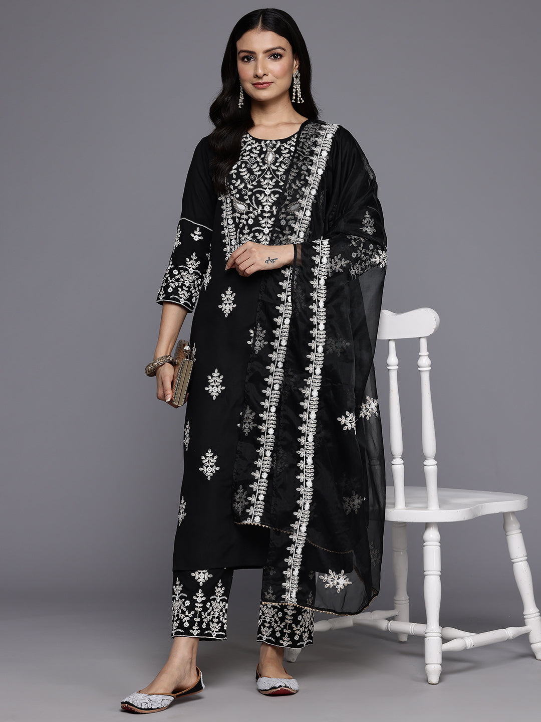 Dhiyona VR Women's Black Round Neck Thread Embroidered Kurta Paired With Bottom And Dupatta