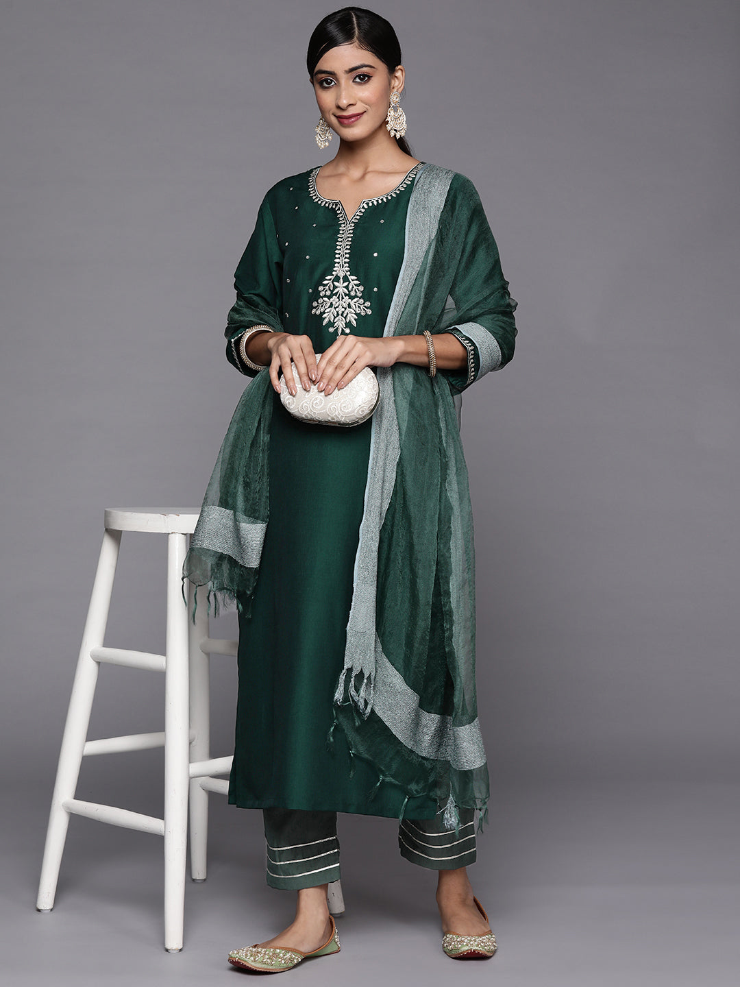 Dhiyona VR Women's Green Embroidered Kurta With Contrast Bottom And Dupatta