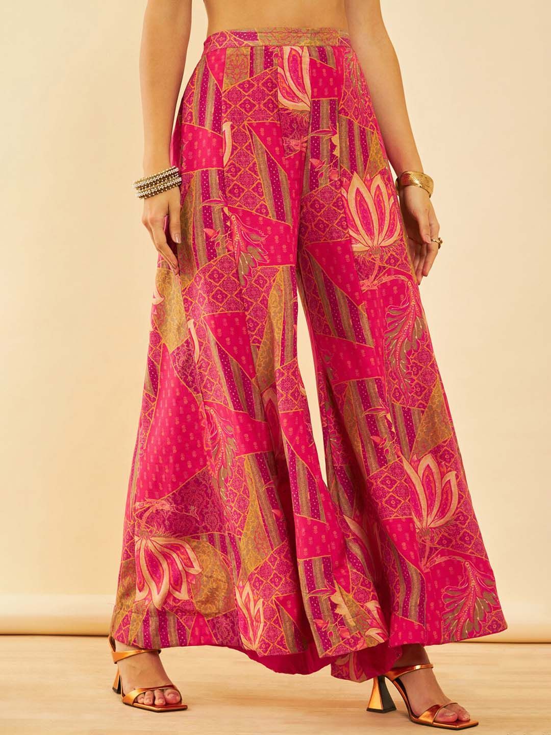 Dhiyona SO Women's Floral Printed V-Neck Three-Quarter Sleeves Sequinned Kurti Set