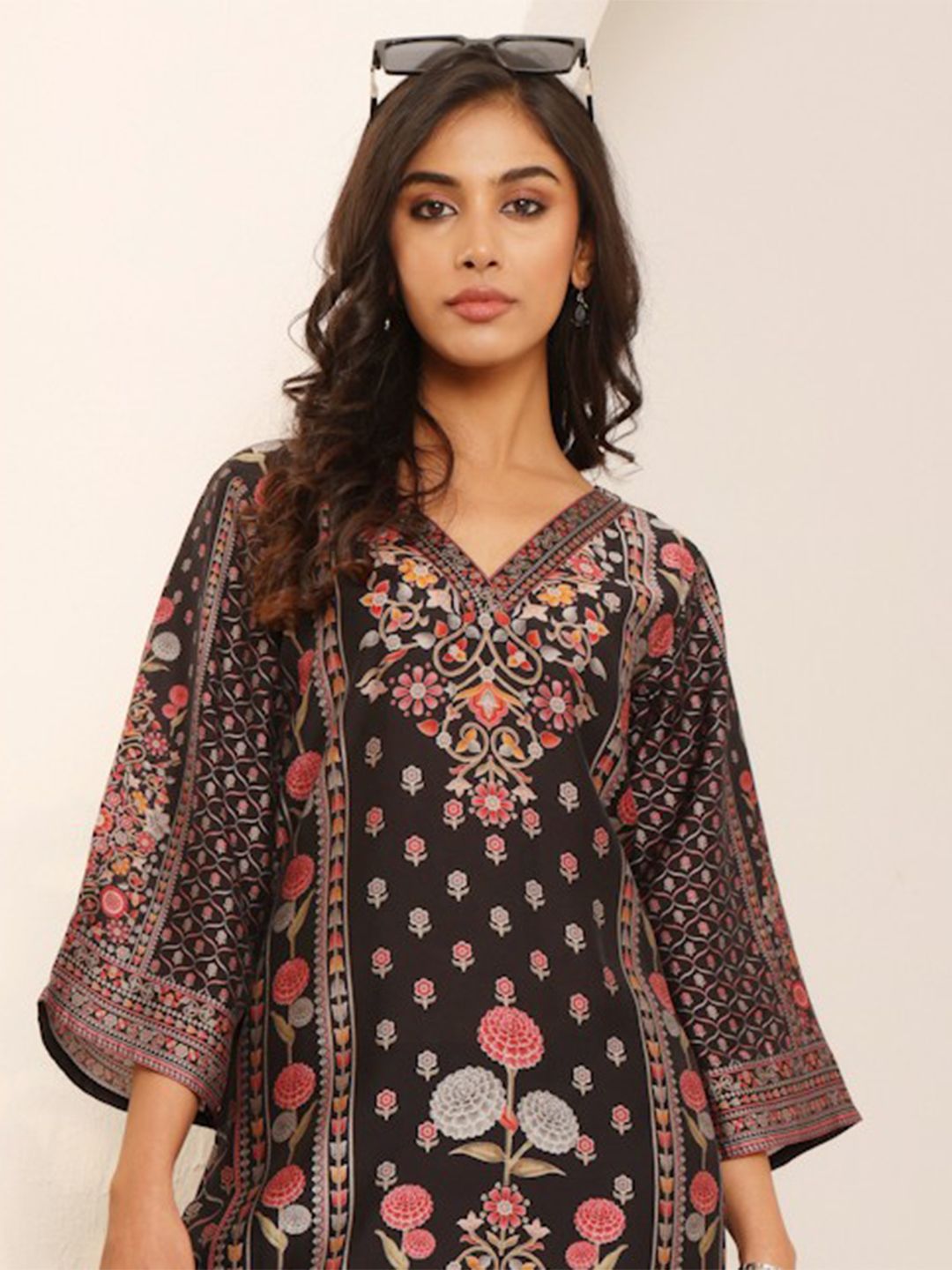 Dhiyona VA Women'sFloral Printed V-Neck A-Line Chanderi Silk Straight Kurta with Trousers
