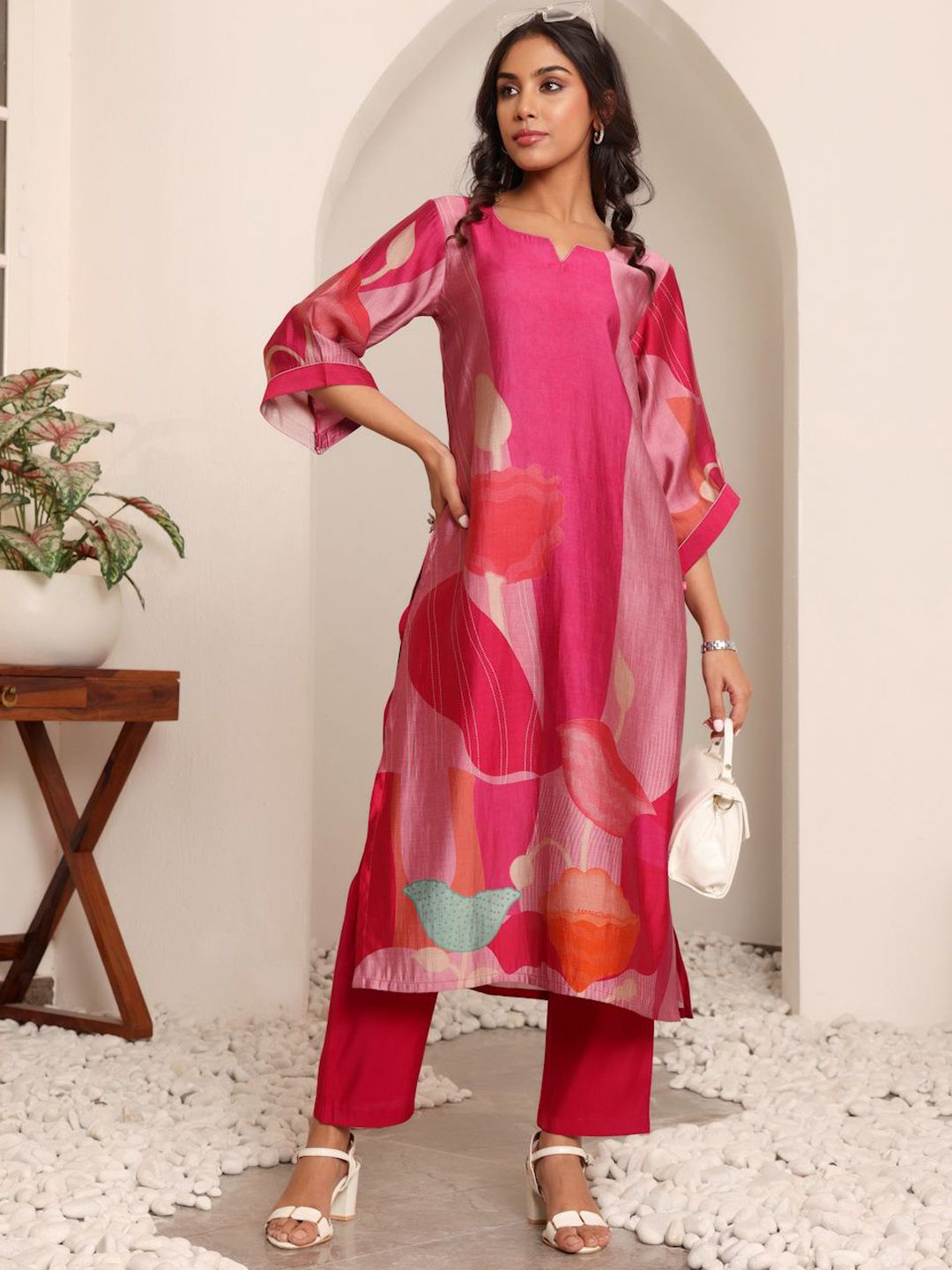 Dhiyona VA Women'sAbstract Printed Notch Neck Chanderi Silk Straight Kurta With Trousers