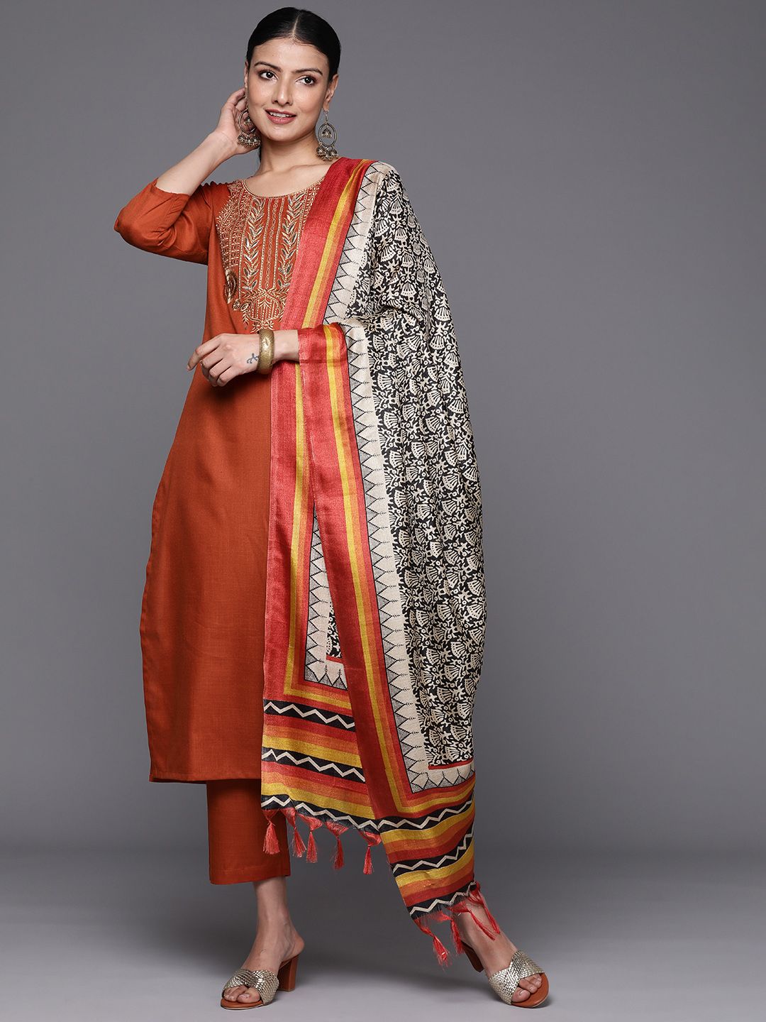 Dhiyona VA Women's Floral Embroidered Gotta Patti Kurta with Trousers & With Dupatta