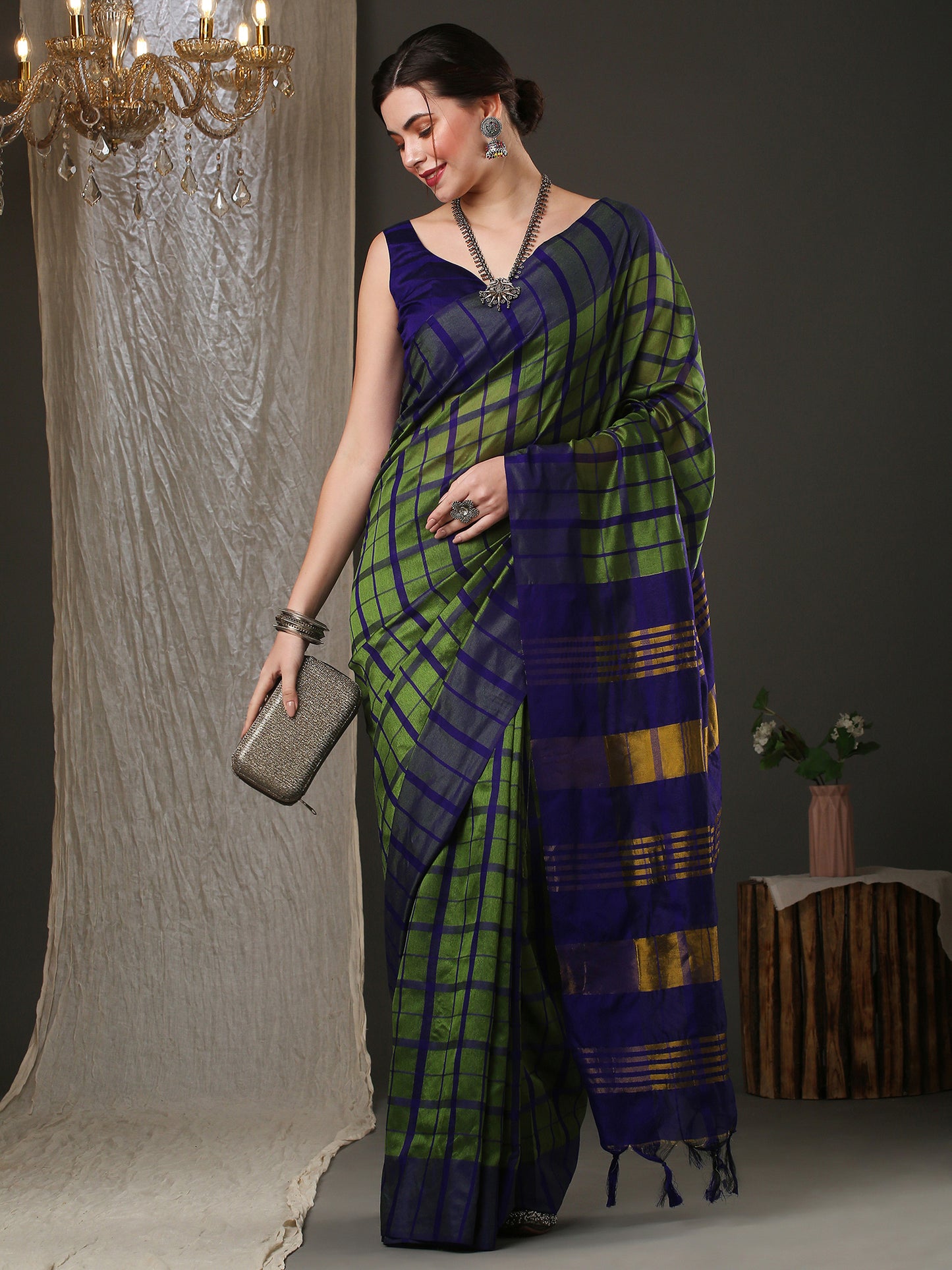Women's Aura Silk Green Woven Design Designer Saree With Blouse Piece