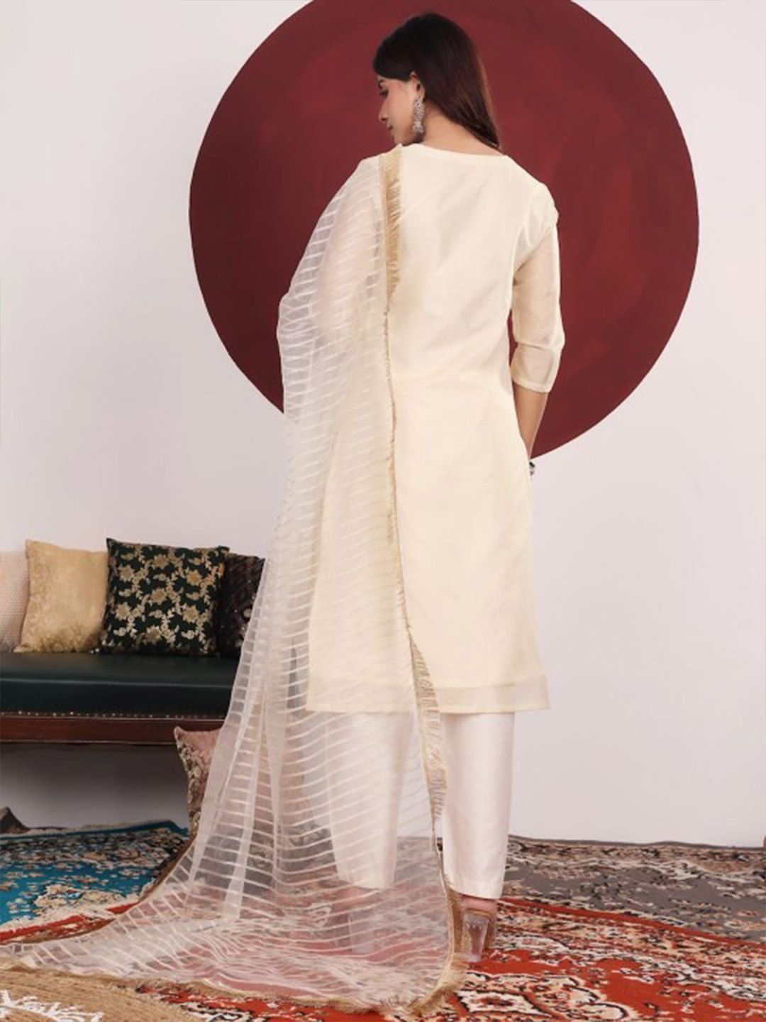Dhiyona VA Women'sFloral Embroidered V-Neck Straight Kurta With Trousers & Dupatta