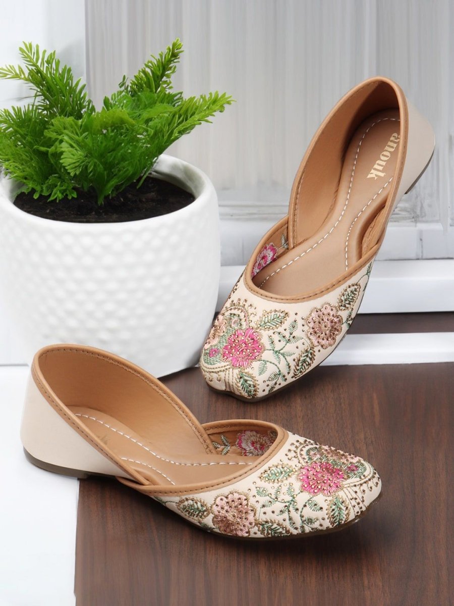Dhiyona AK Embroidered Mojaris
