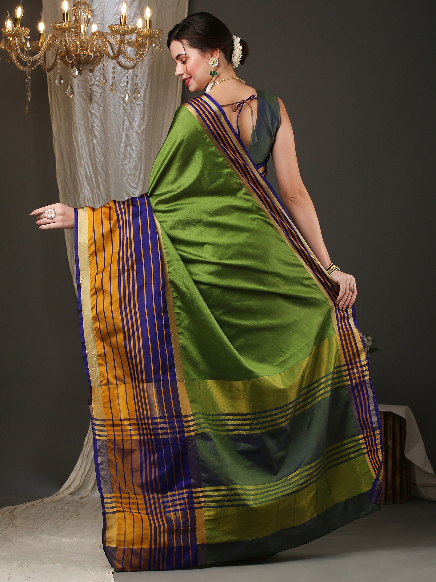Women's Aura Silk Green Woven Design Designer Saree With Blouse Piece