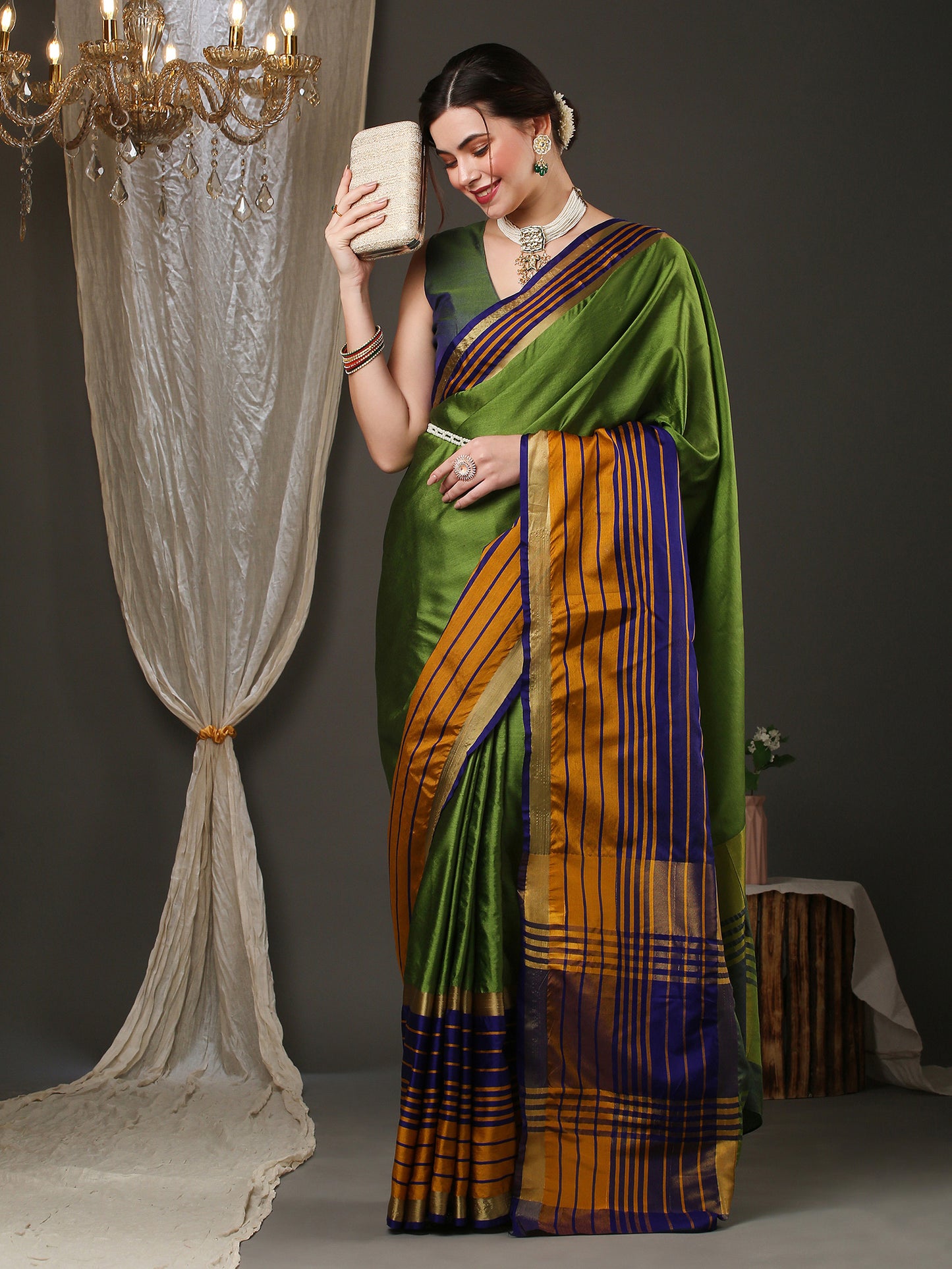 Women's Aura Silk Green Woven Design Designer Saree With Blouse Piece