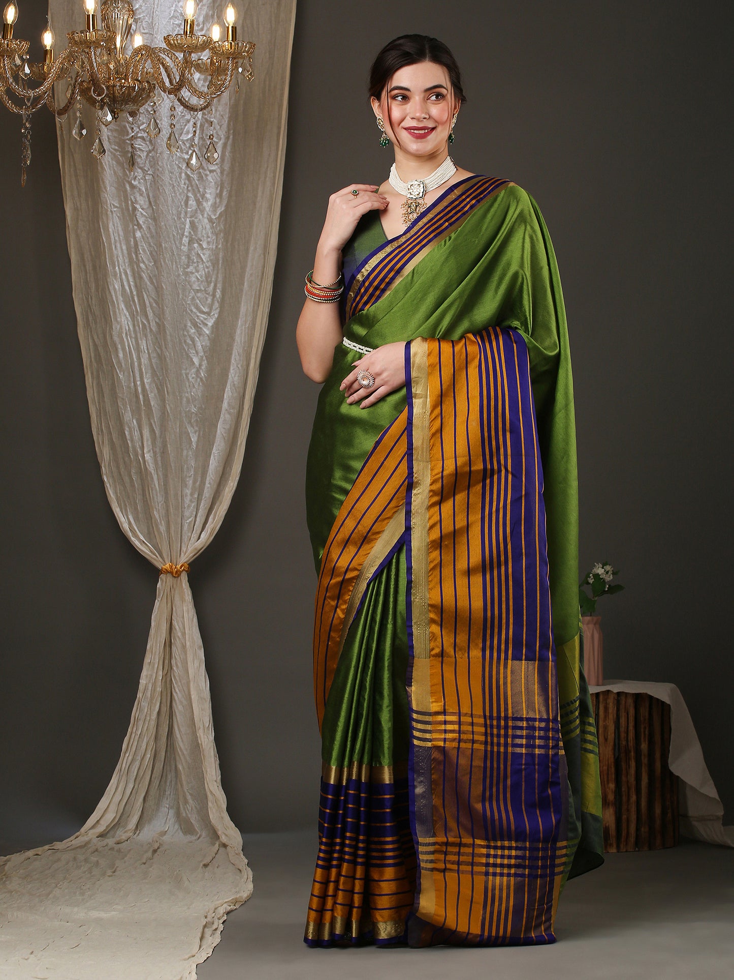 Women's Aura Silk Green Woven Design Designer Saree With Blouse Piece