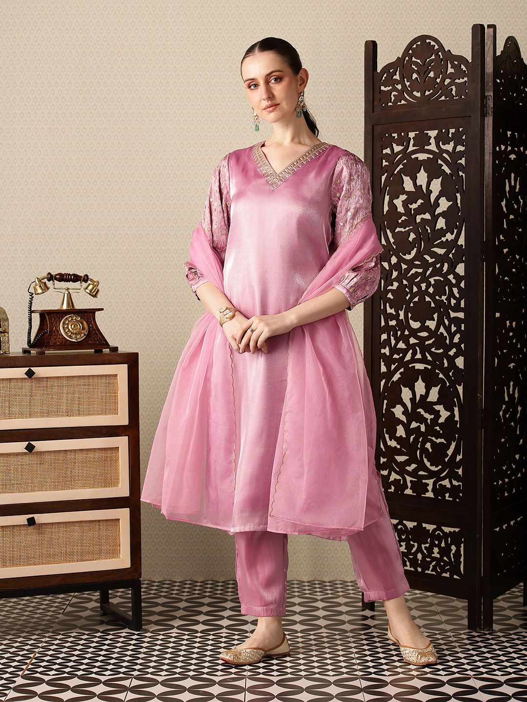 Dhiyona PD Women Floral Embroidered Jashn Kurta with Trousers & Dupatta