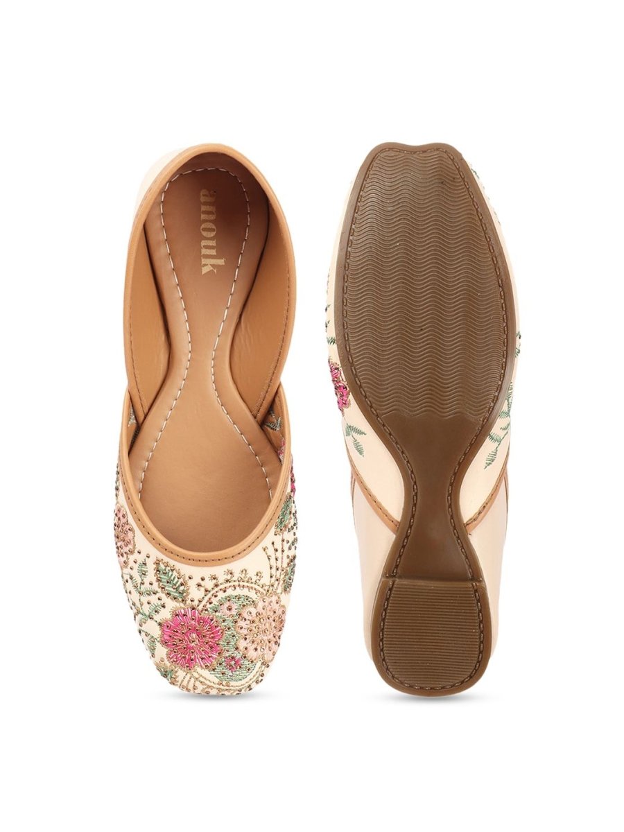 Dhiyona AK Embroidered Mojaris