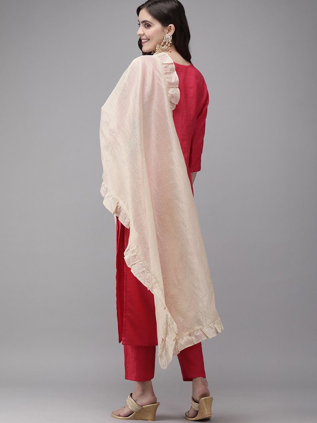 Dhiyona IE Women Round Neck Embroidered Kurta & Trousers With Dupatta