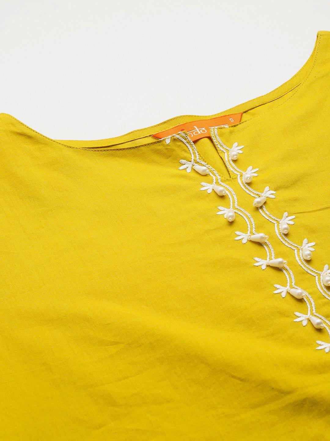 Dhiyona IE Floral Embroidered Kurta
