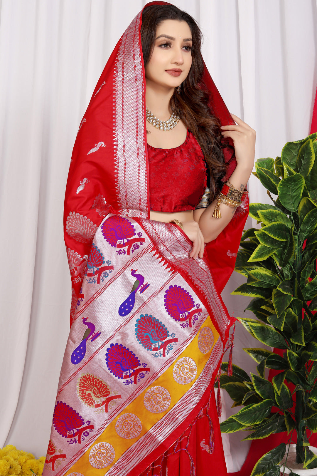 Dhiyona GR Women's Chandramukhi Red Zari Paithani Silk Saree