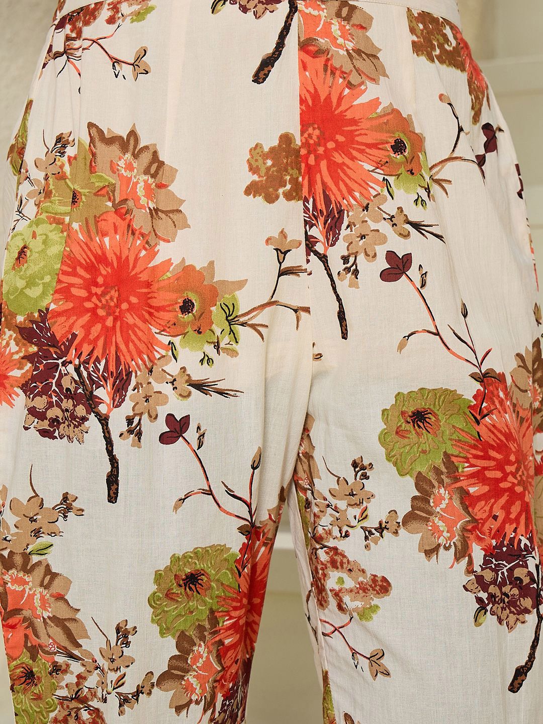 Dhiyona IE Floral Printed V-Neck Pure Cotton Straight Kurta with Trousers