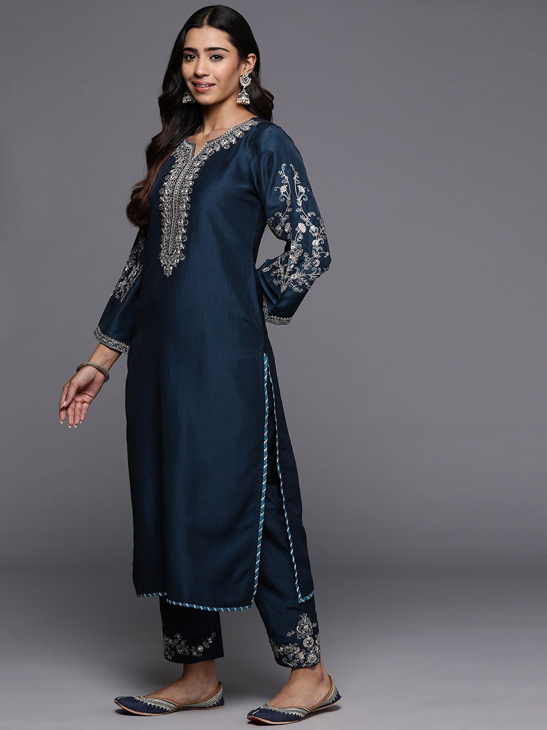 Dhiyona VA Women'sFloral Embroidered Zari Regular Kurta with Trousers & Dupatta
