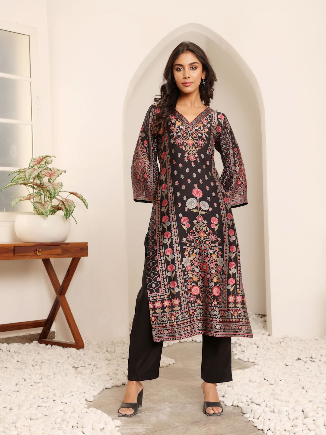 Dhiyona VA Women'sFloral Printed V-Neck A-Line Chanderi Silk Straight Kurta with Trousers