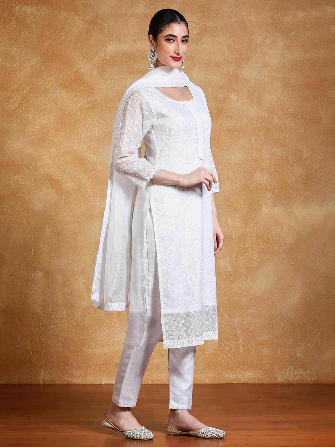 Dhiyona VA Women's Floral Embroidered Kurta with Trousers & Dupatta