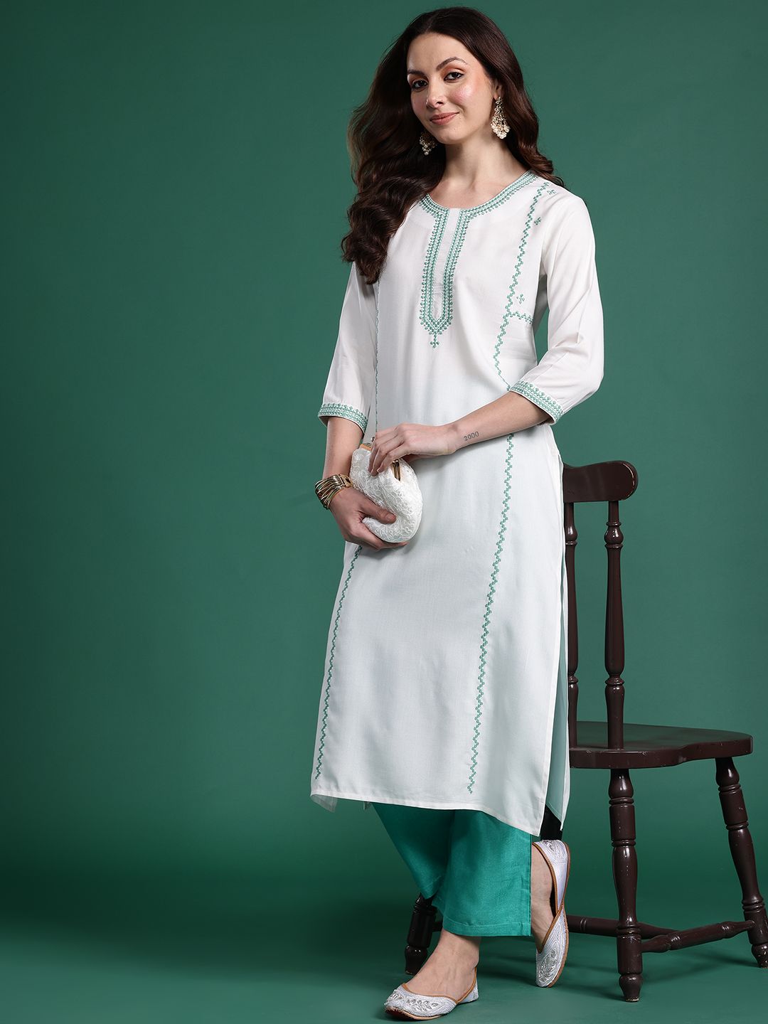 Dhiyona IE Women Geometric Embroidered Thread Work Kurta