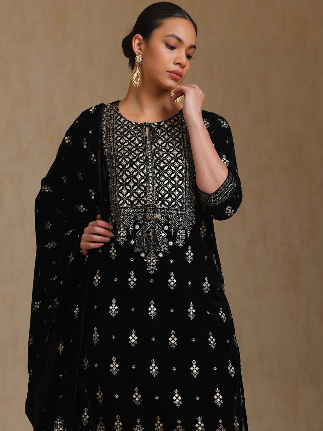 Dhiyona SO Women's Ethnic Motifs Embroidered Thread Work Velvet Kurta With Palazzo & Dupatta