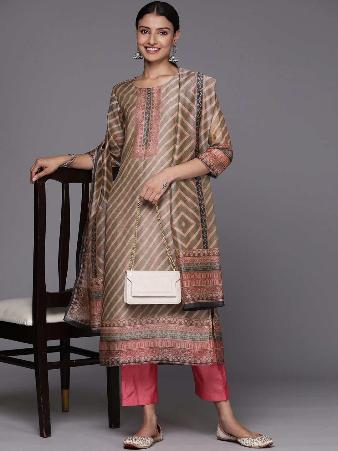 Dhiyona VA Women's Leheriya Striped Regular Kurta with Trousers & Dupatta