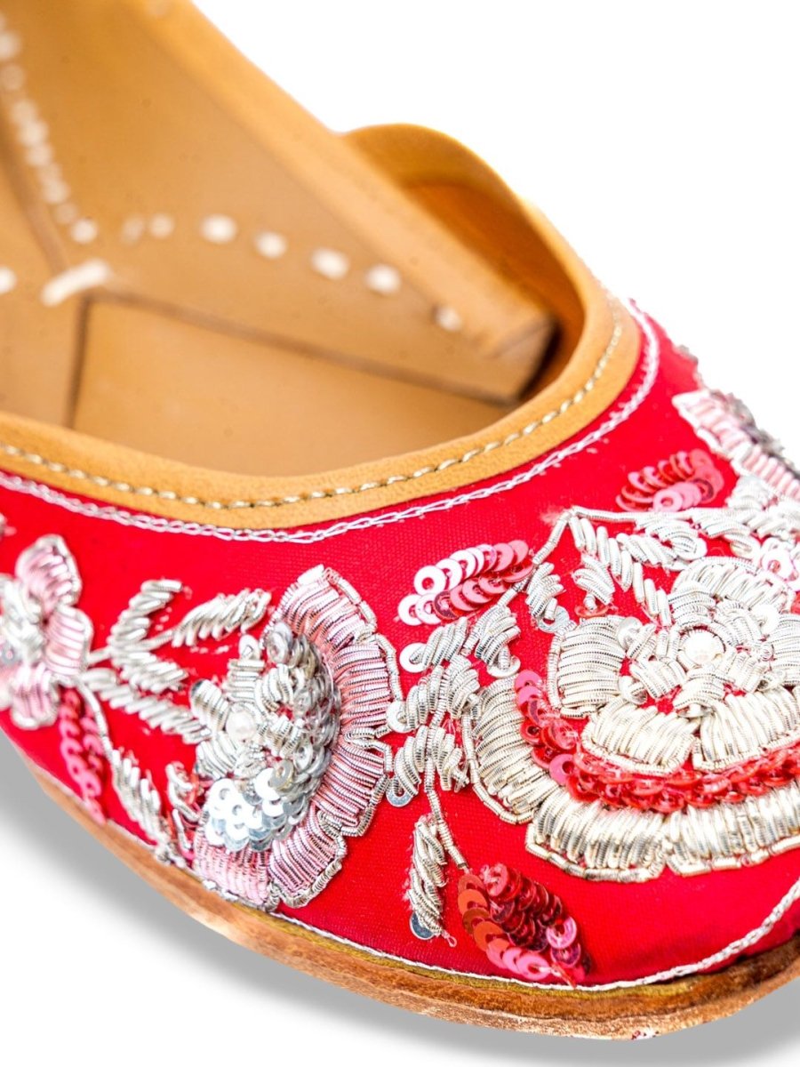Dhiyona AK Women Red & Silver Toned Ethnic Embellished Mojaris