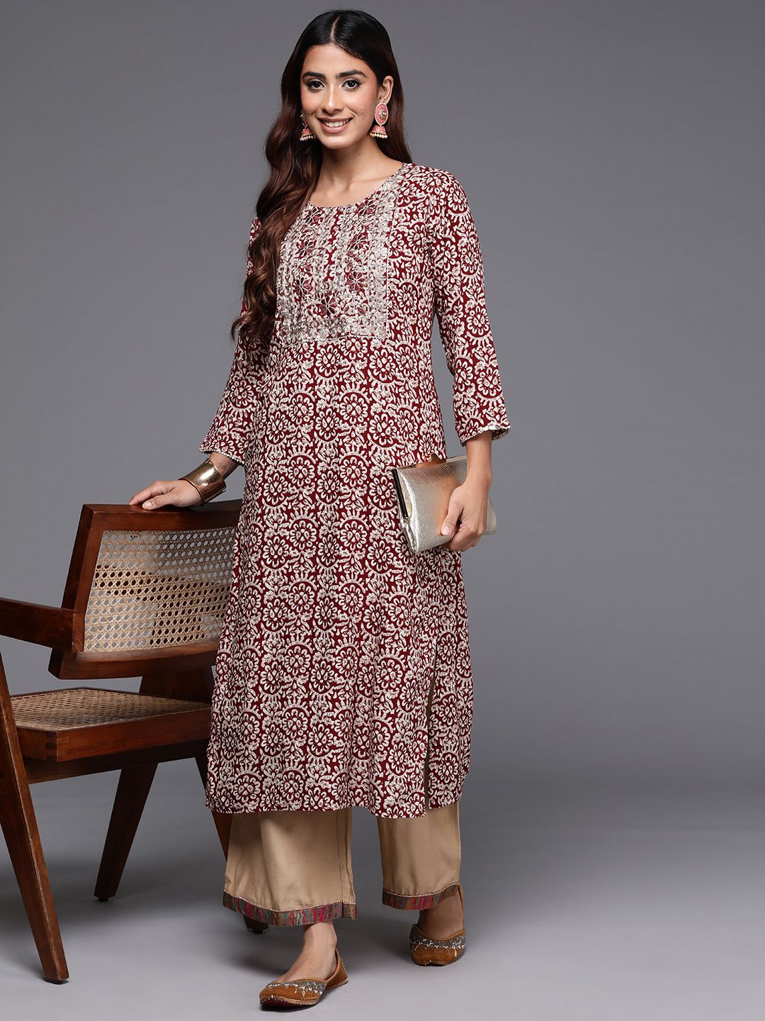 Dhiyona IE Women Floral Printed Sequinned Floral Kurta