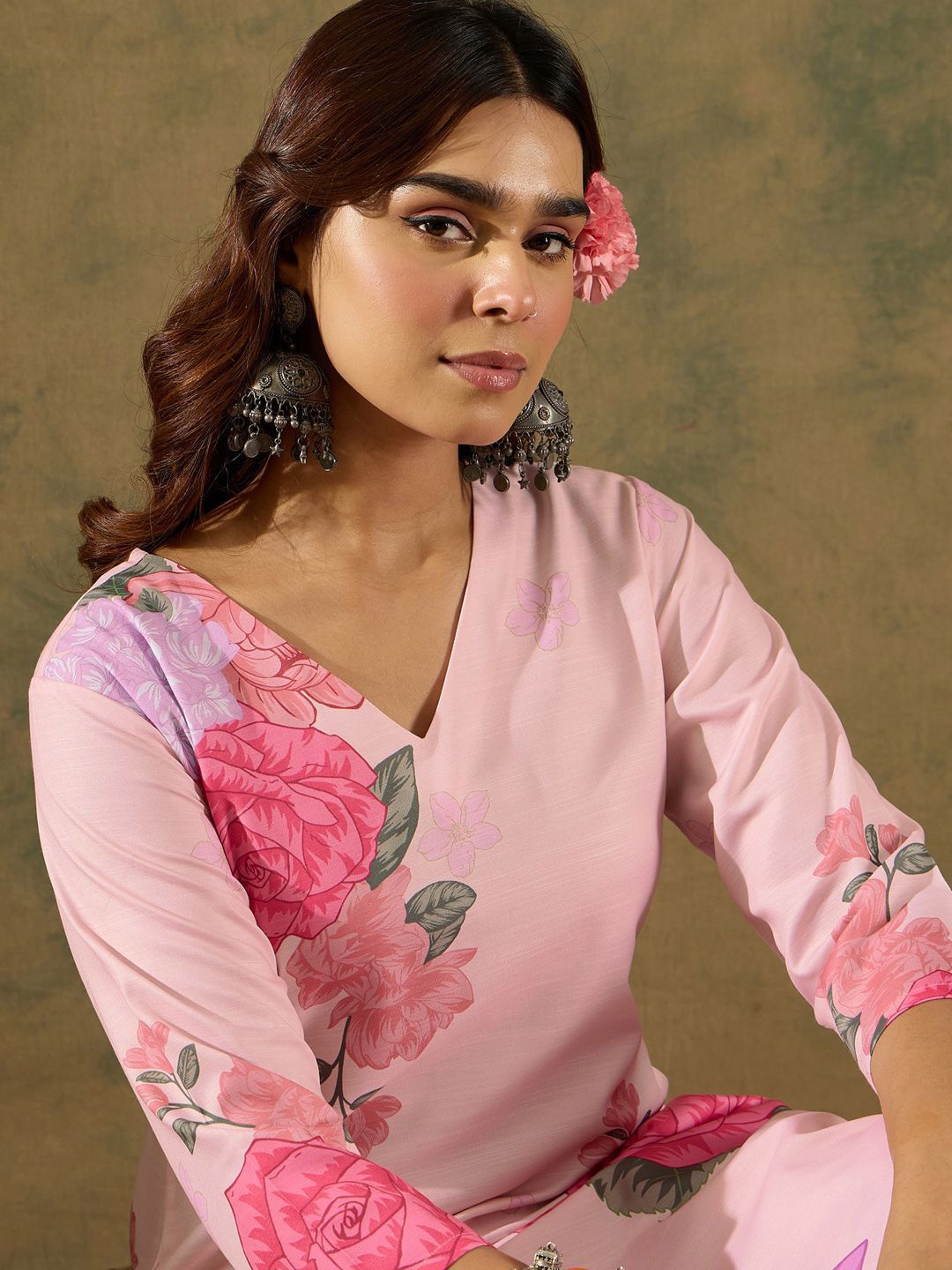 Dhiyona IE Floral Printed V-Neck Straight Kurta with Trousers