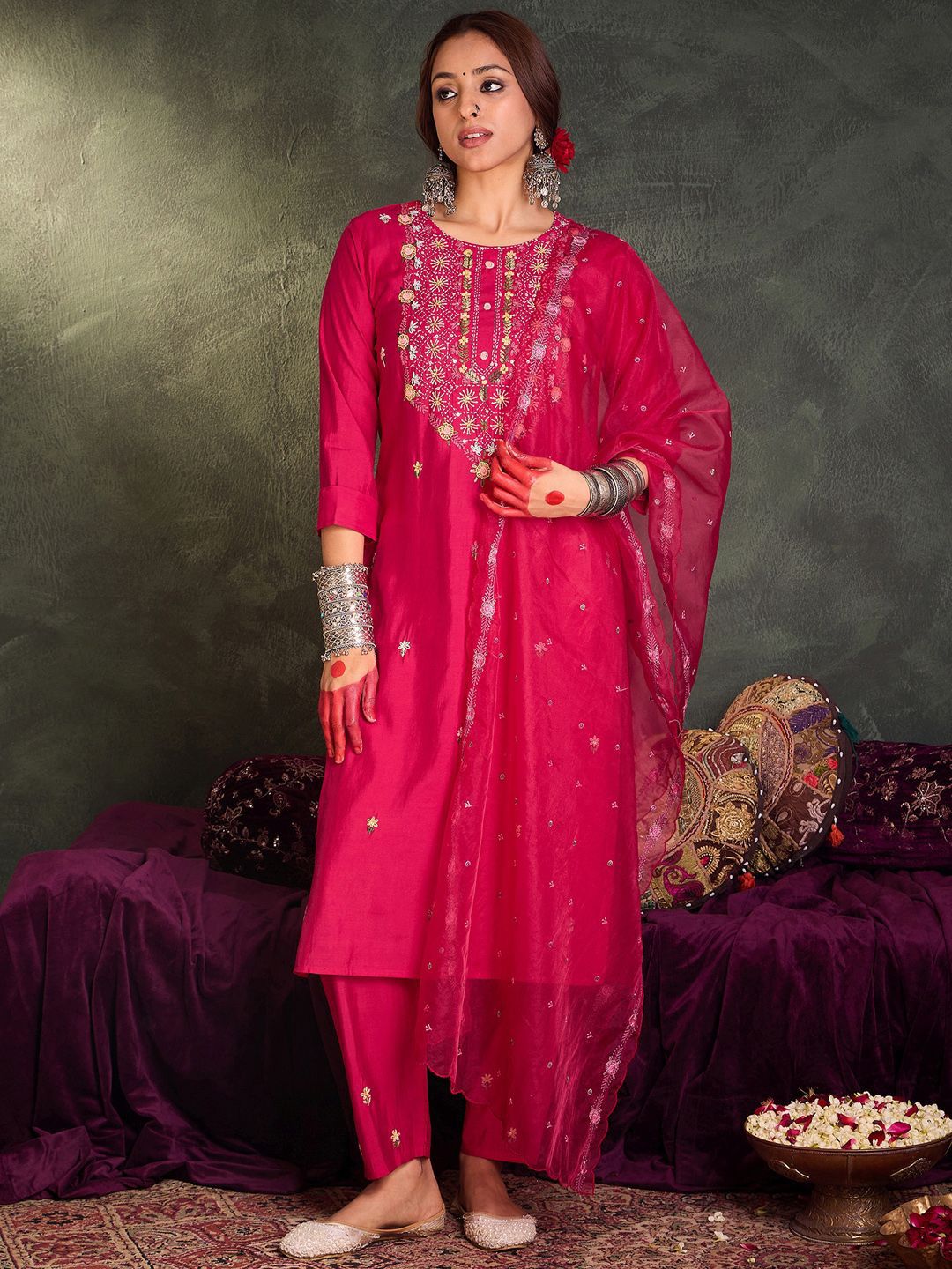 Dhiyona IE Women Floral Embroidered Regular Thread Work Kurta with Trousers & With Dupatta
