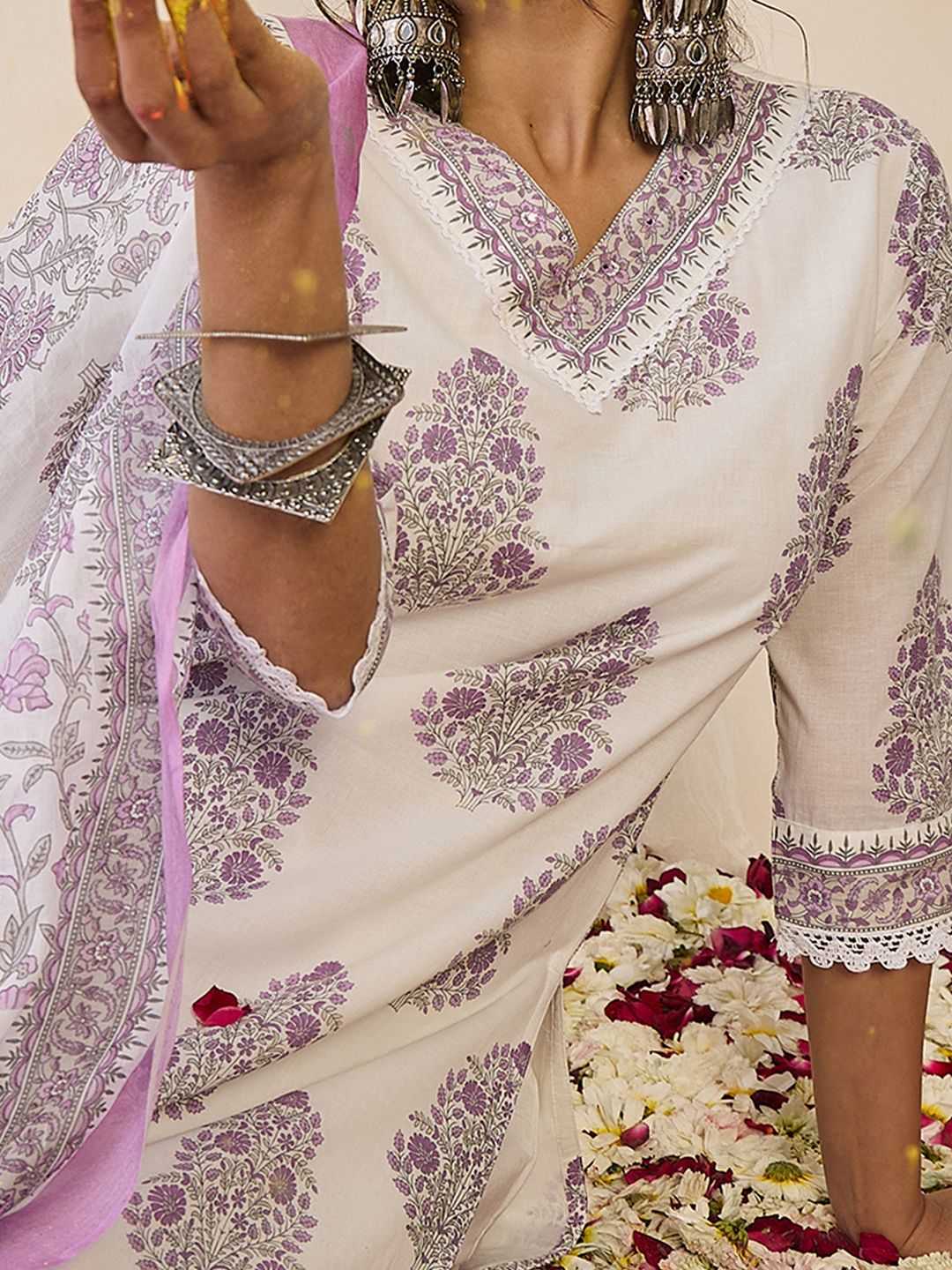 Dhiyona IE Women Floral Printed Regular Sequinned Pure Cotton Kurta with Trousers & With Dupatta