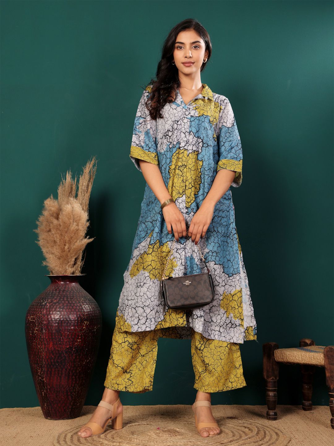Dhiyona VA Women'sAbstract Printed Shirt Collar Straight Kurta With Trouser