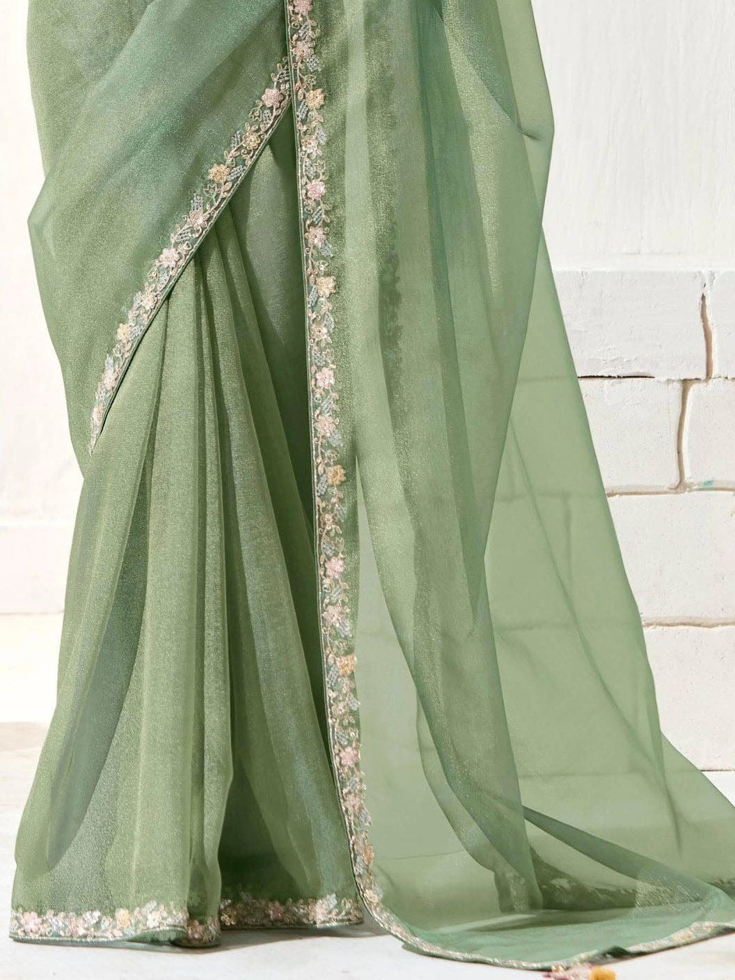 Dhiyona KM Women Mint Green Shimmer Saree With Ornate Mauve Purple Embroidered Blouse