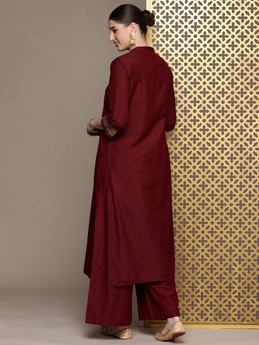 Dhiyona PD Women Women Yoke Design Regular Sequined Jashn Kurta with Trousers