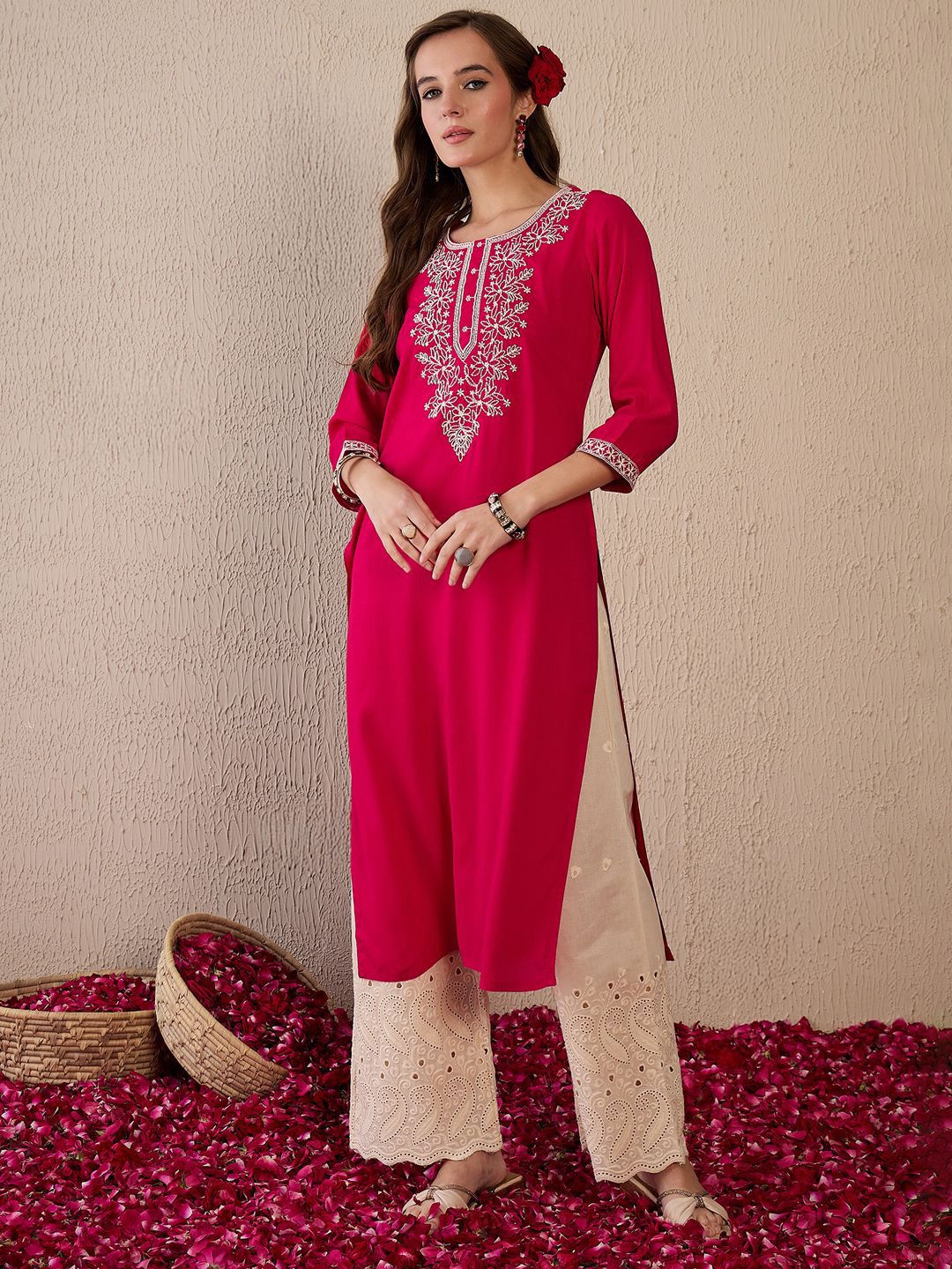 Dhiyona IE Women Floral Embroidered Thread Work Kurta