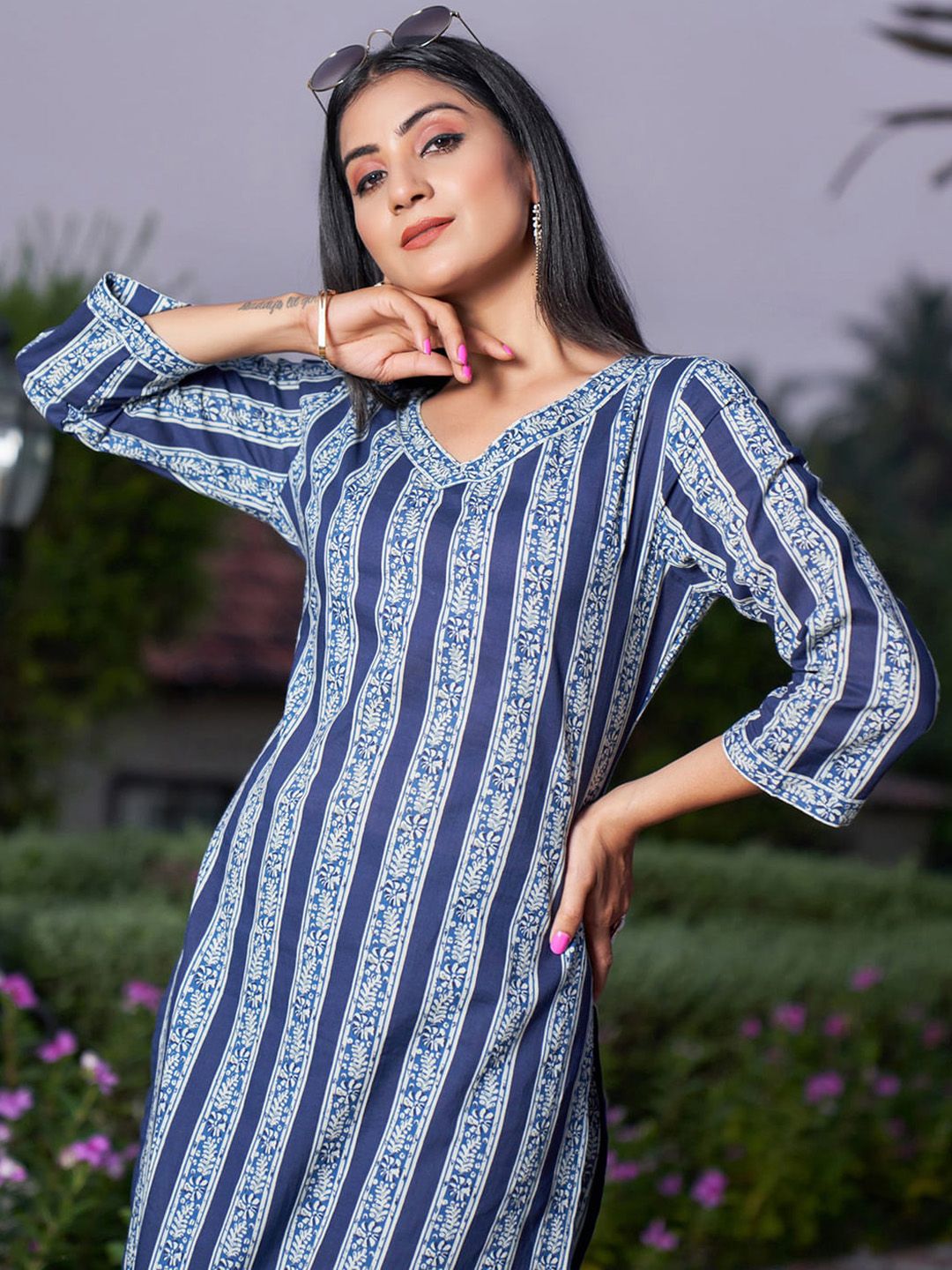 Dhiyona IE Blue Striped V-Neck Pure Cotton Straight Kurta