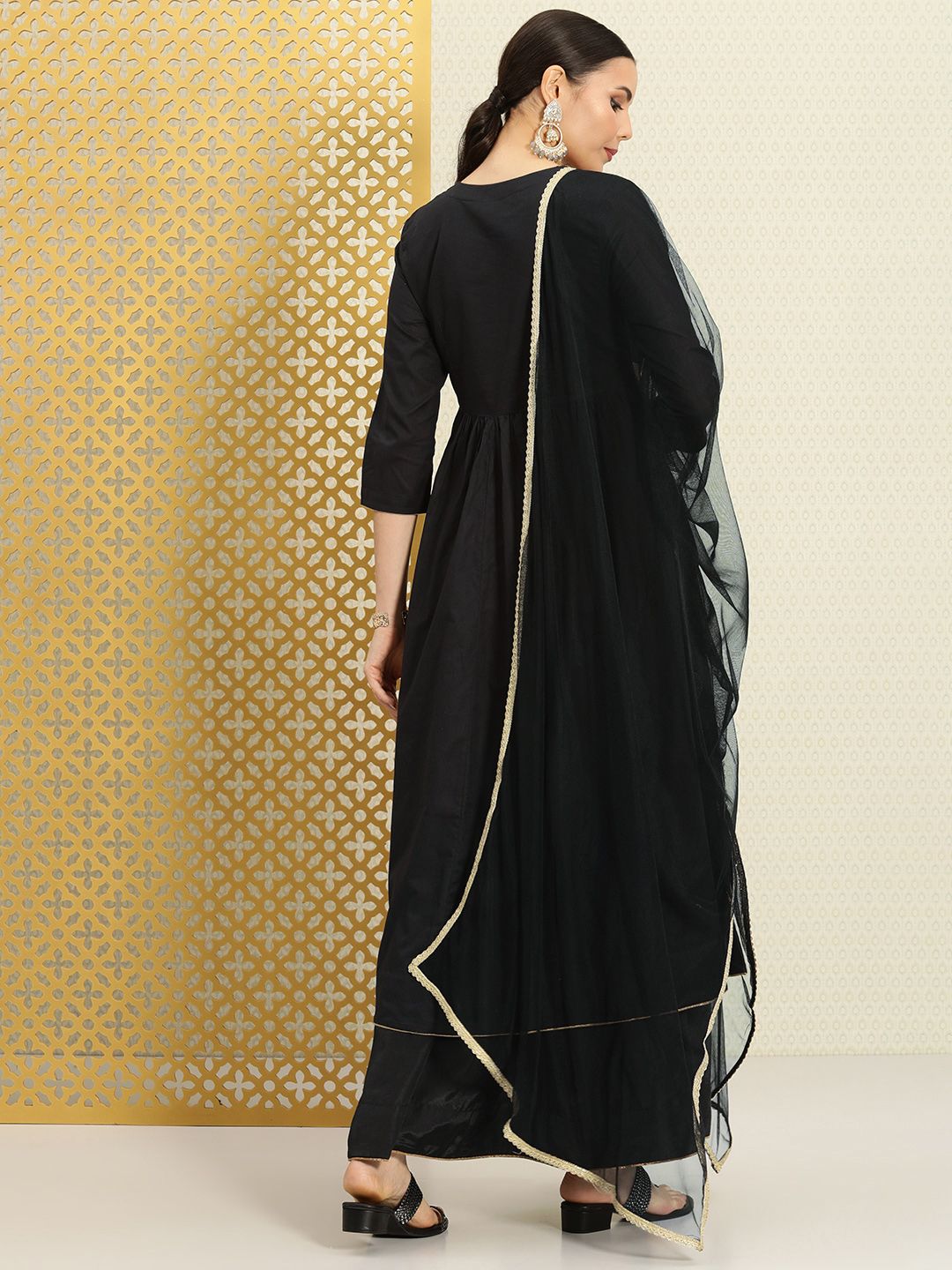 Dhiyona PD Women Women Jashn Angrakha Sequined Pure Cotton Kurta & Skirt With Dupatta