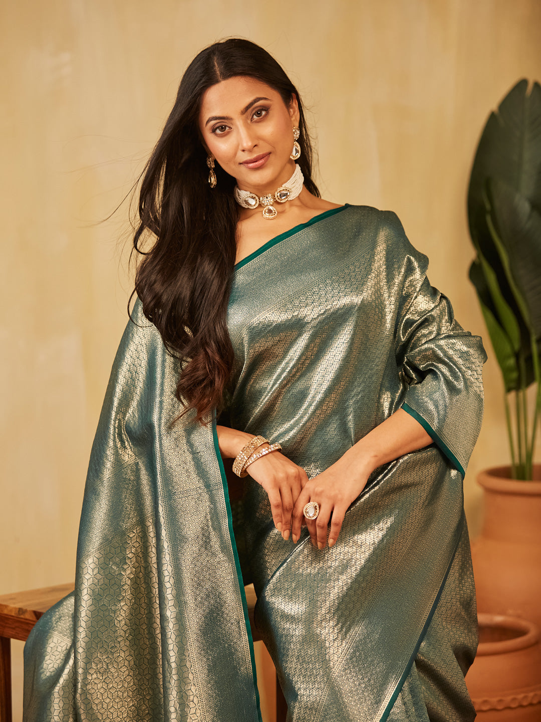 Dhiyona KS Women's Geometric Woven Design Zari Banarasi Saree