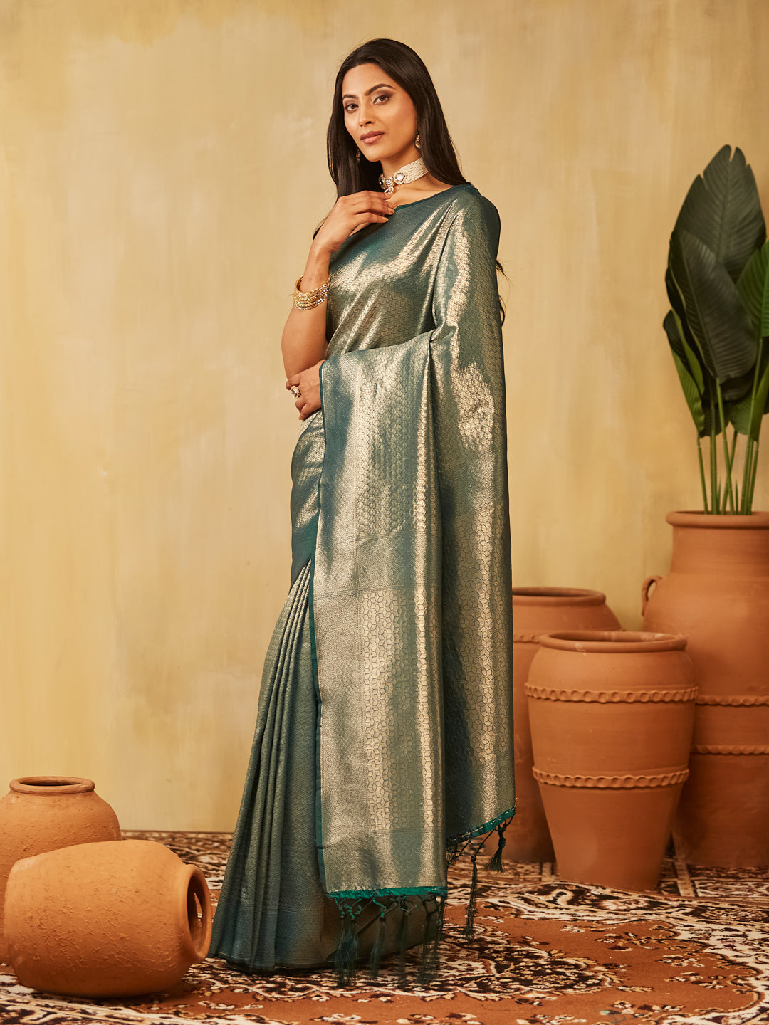 Dhiyona KS Women's Geometric Woven Design Zari Banarasi Saree