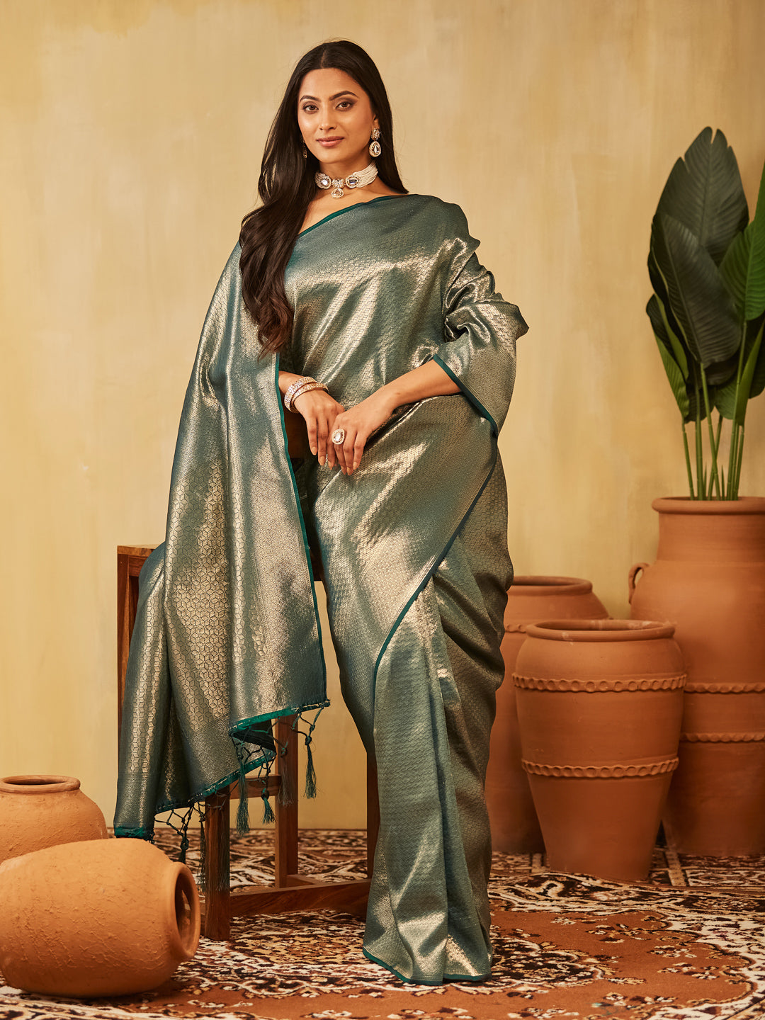 Dhiyona KS Women's Geometric Woven Design Zari Banarasi Saree