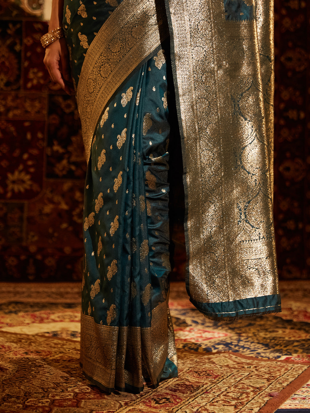 Dhiyona KS Women's Ethnic Motifs Woven Design Zari Banarasi Saree